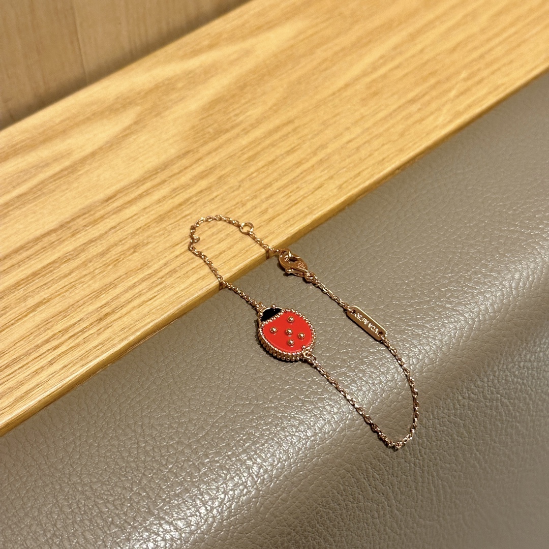 _dwI9sU-re30yZjKsOdmD3HxPFDBT_-5GfKDk5UQ