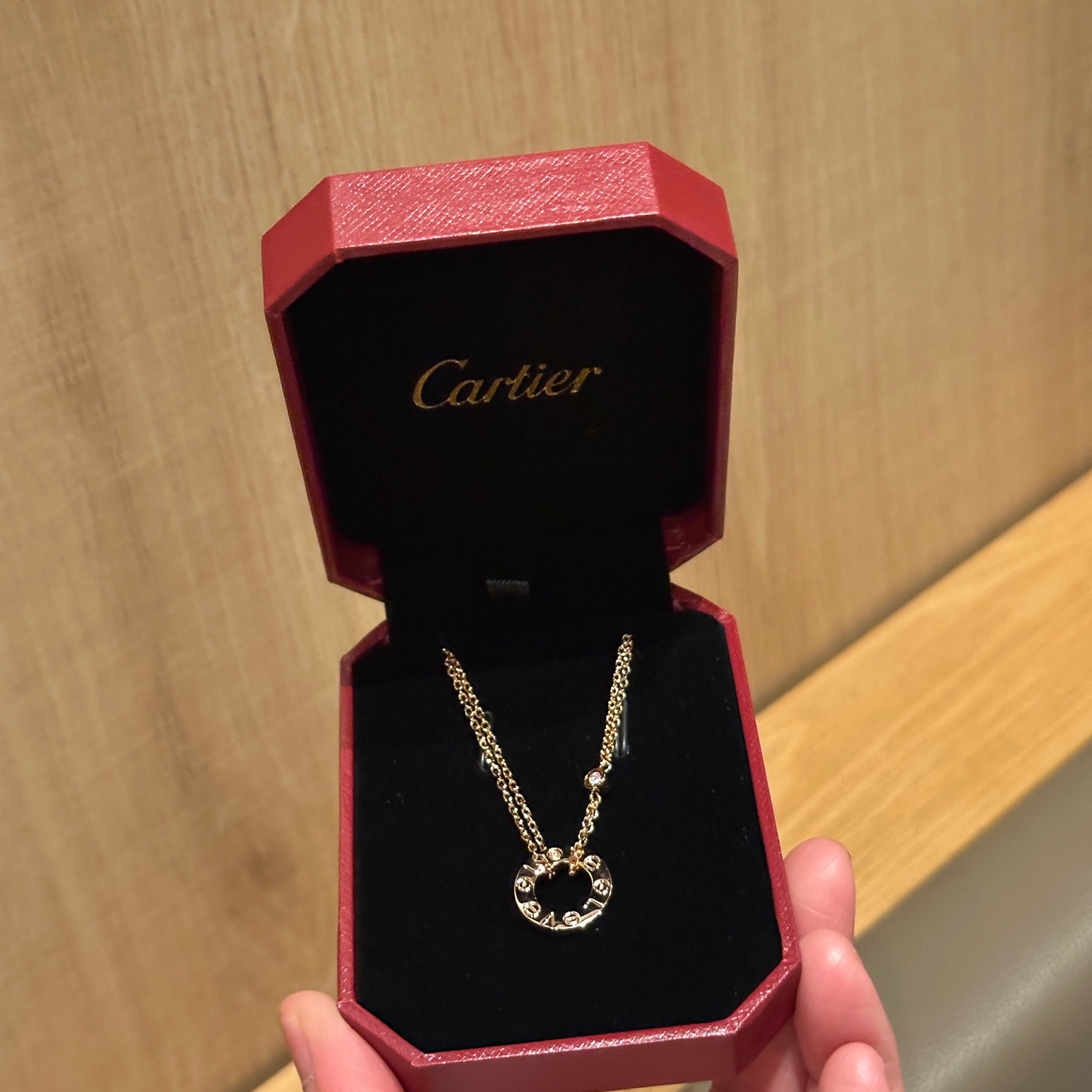 P100💰Cartier卡地亚单钻圆饼Love 项链✈卡地亚经典杰作 超多明星 网红 都在佩戴 传奇经典，一直流行无需多说❗看做工看细节看刻字，一致正品精选德国Au750标超厚电镀层❗保色度极好，原版 logo 给你最完美的体验 玫瑰金 高版本独家实拍！配全套包装💰