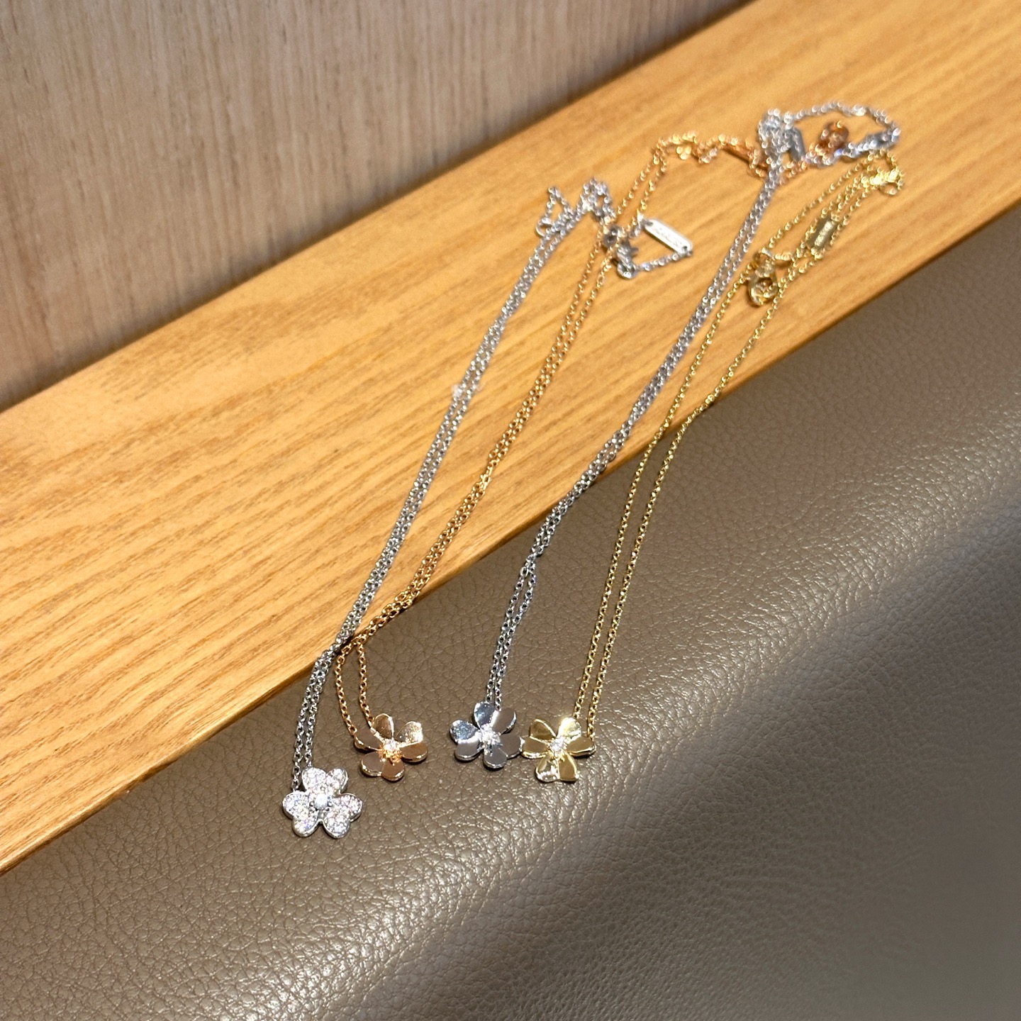 China Replica Van Cleef & Arpels Jewelry VCA0404-4050