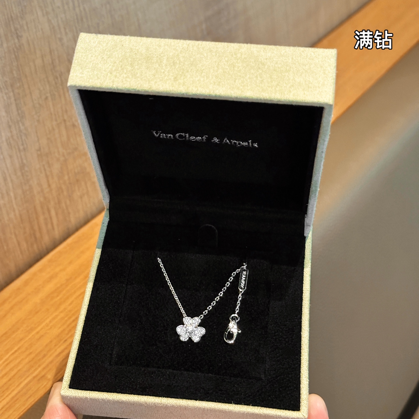 China Replica Van Cleef & Arpels Jewelry VCA0404-4050