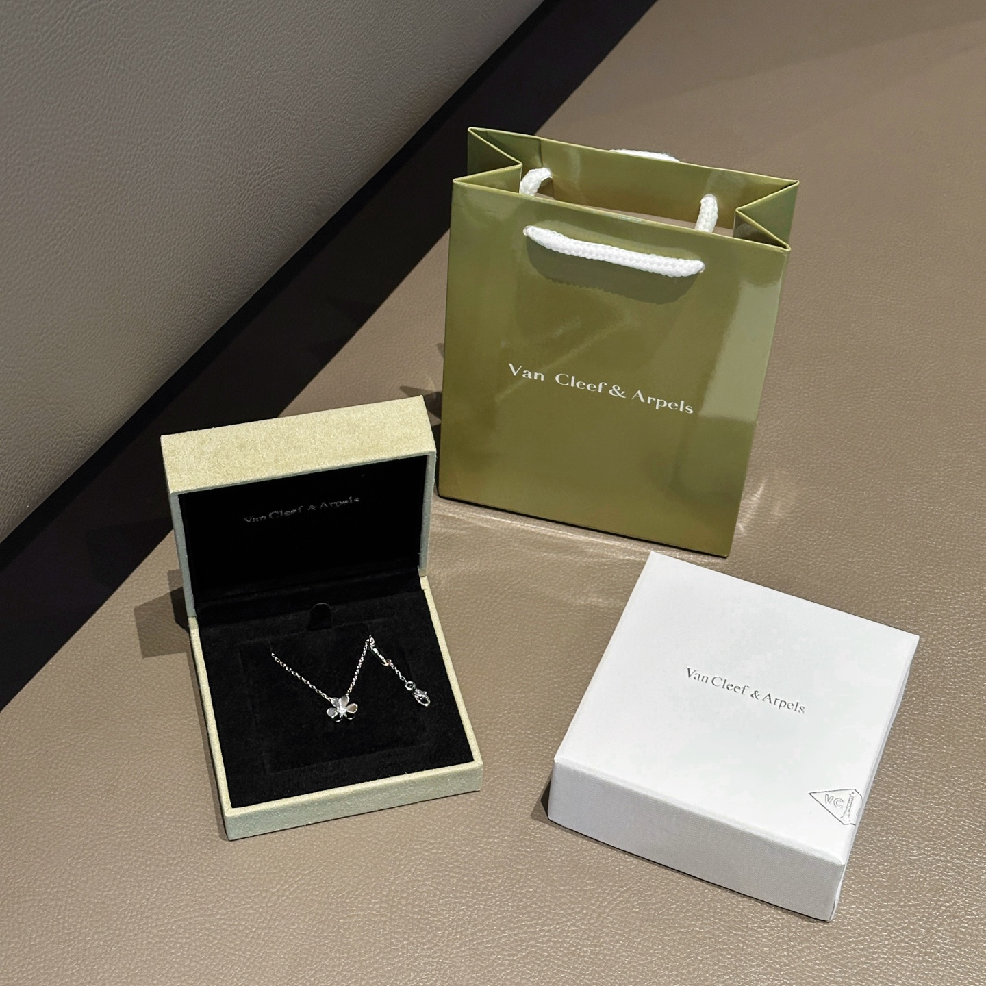 China Replica Van Cleef & Arpels Jewelry VCA0404-4050