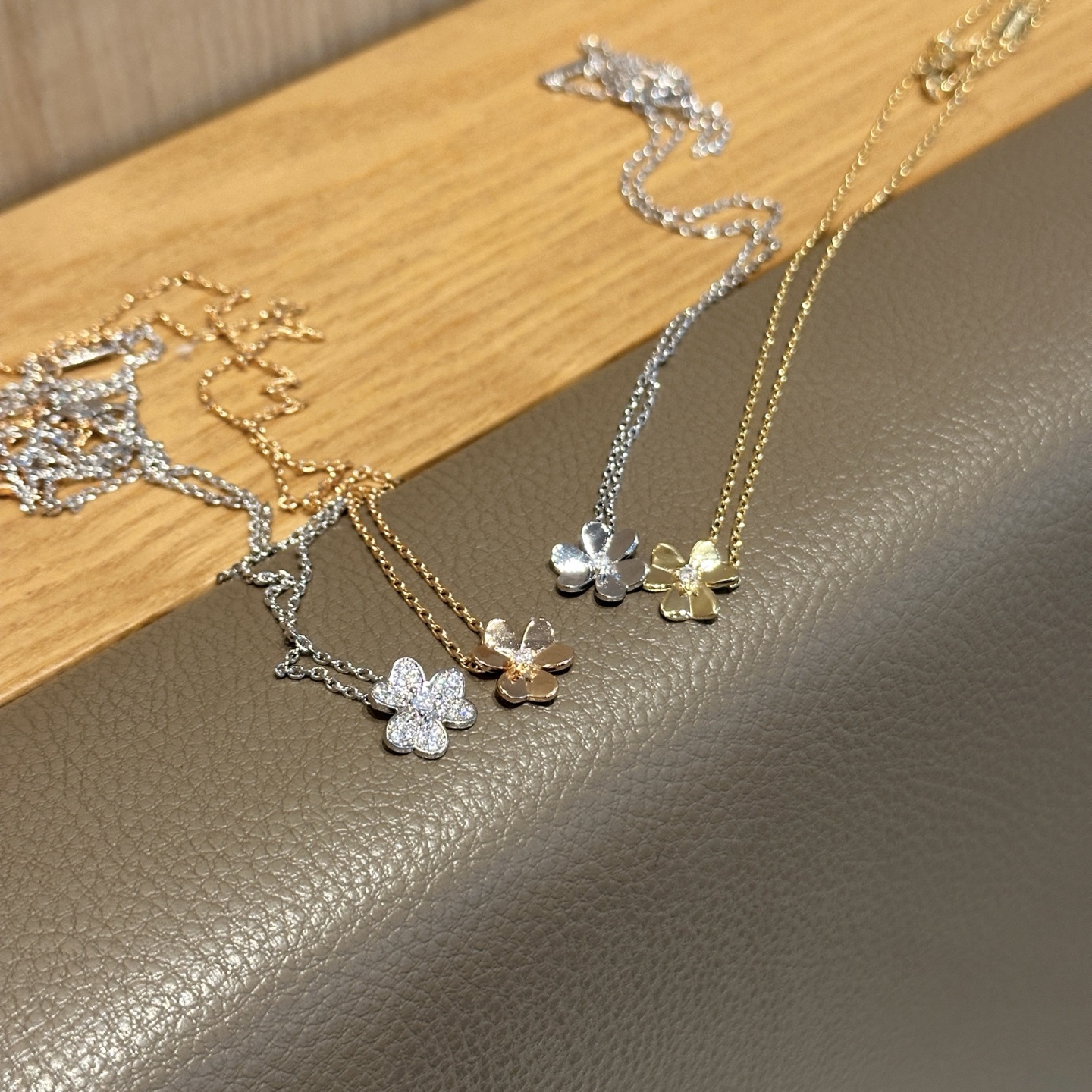 China Replica Van Cleef & Arpels Jewelry VCA0404-4050