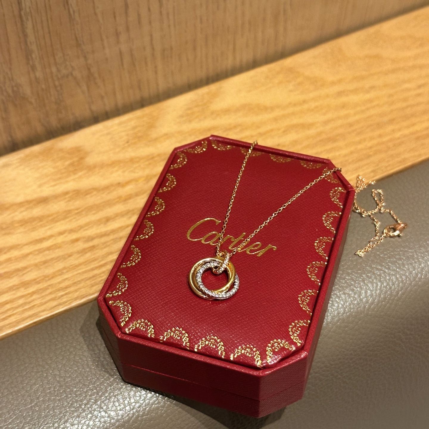 P105💰Cartier 卡地亚新品三环镶钻项链 三色金项链 经典耐看百搭 电镀超厚金 正品一致 玫瑰金色超百搭显白哦 全套包装🎁