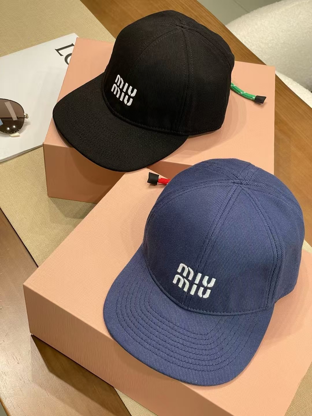 \nmiumiu缪缪2025新款抽绳鸭舌帽