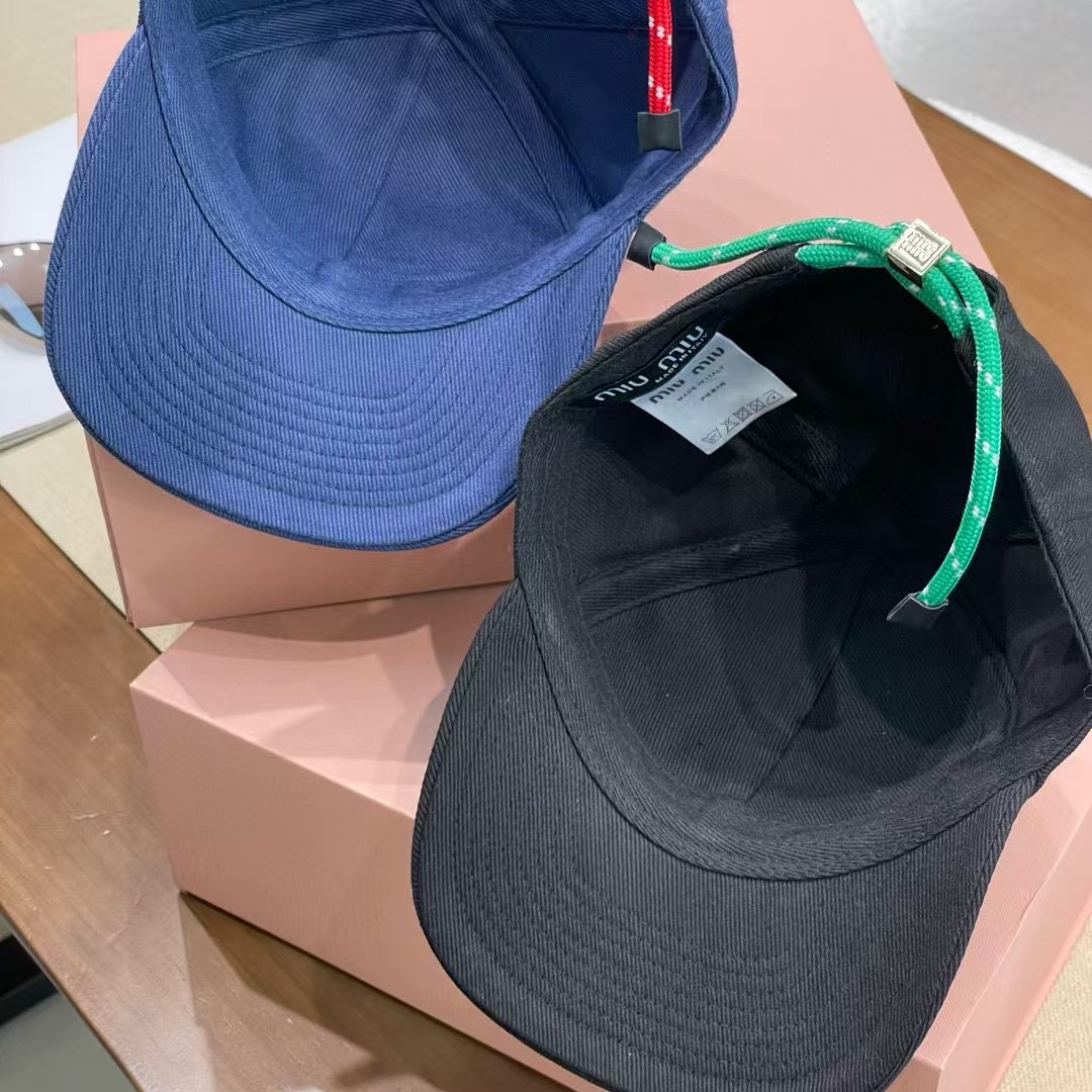 \nmiumiu缪缪2025新款抽绳鸭舌帽