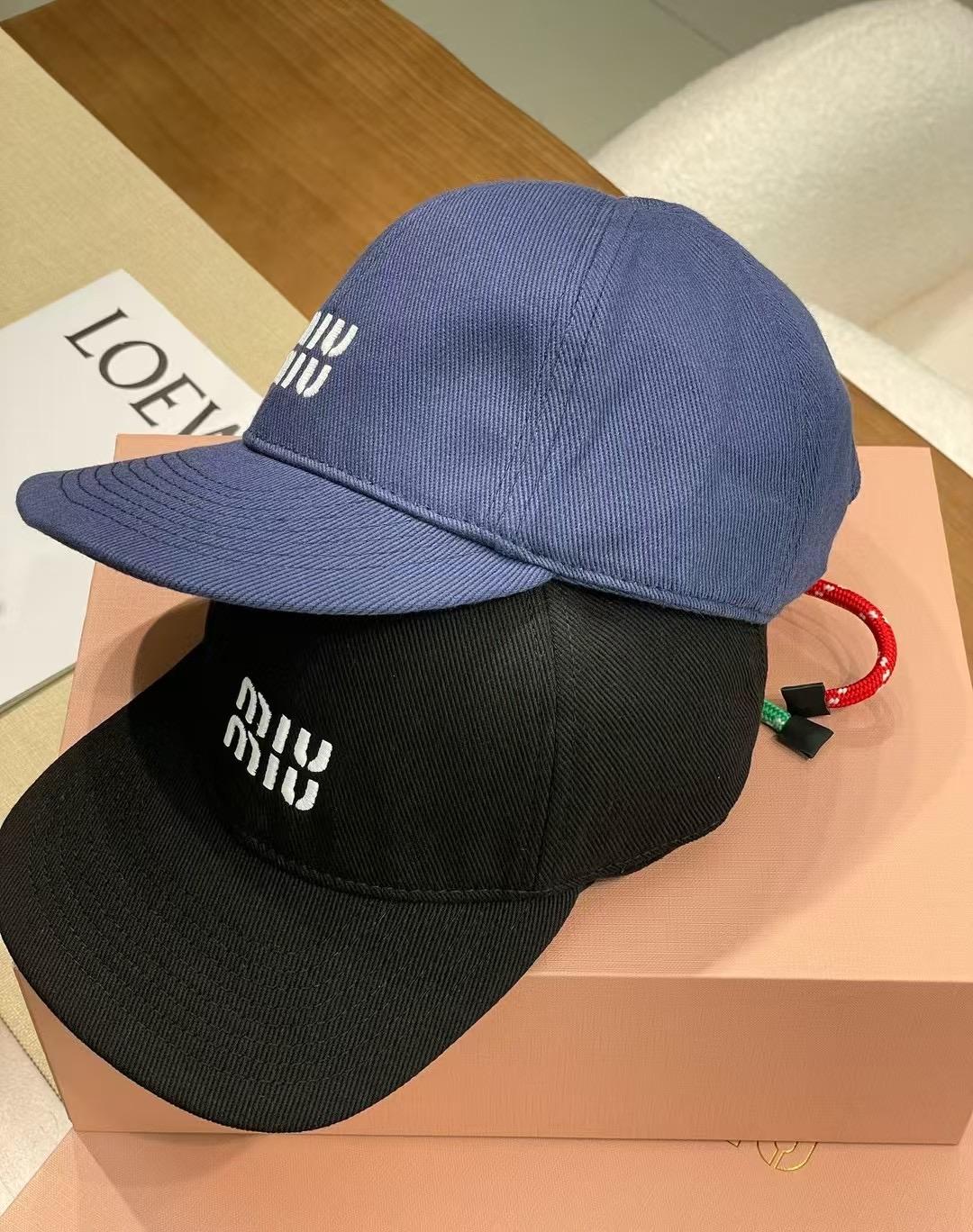 \nmiumiu缪缪2025新款抽绳鸭舌帽