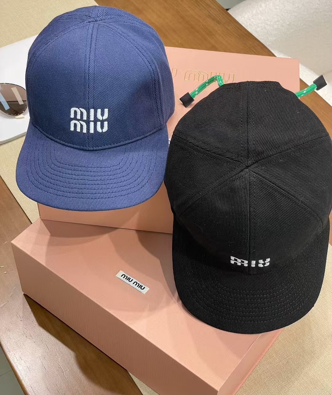 \nmiumiu缪缪2025新款抽绳鸭舌帽