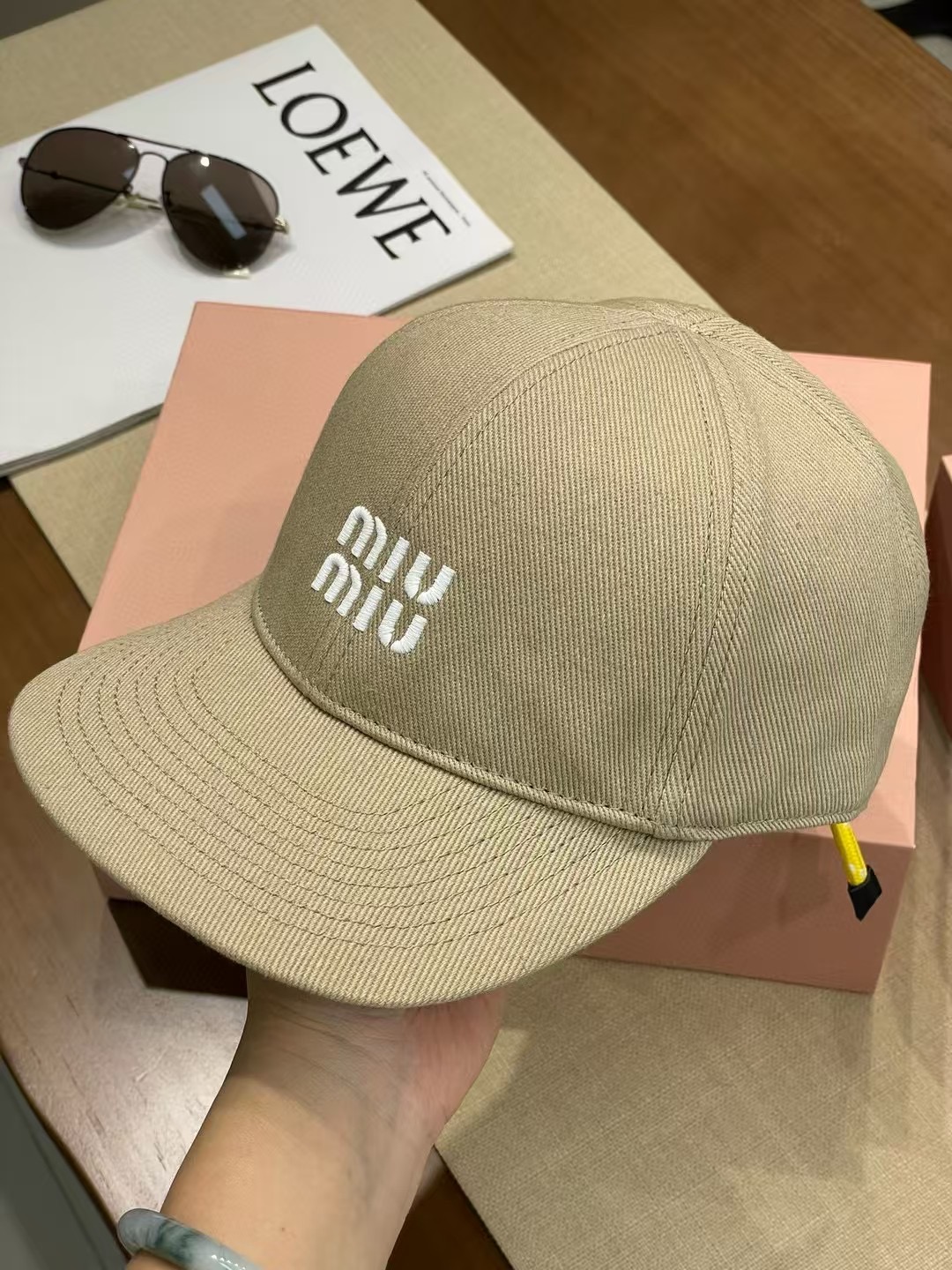 \nmiumiu缪缪2025新款抽绳鸭舌帽