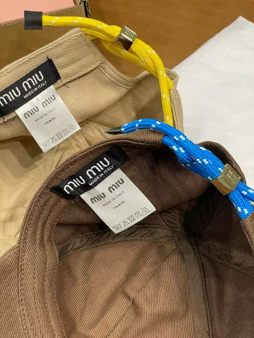 \nmiumiu缪缪2025新款抽绳鸭舌帽