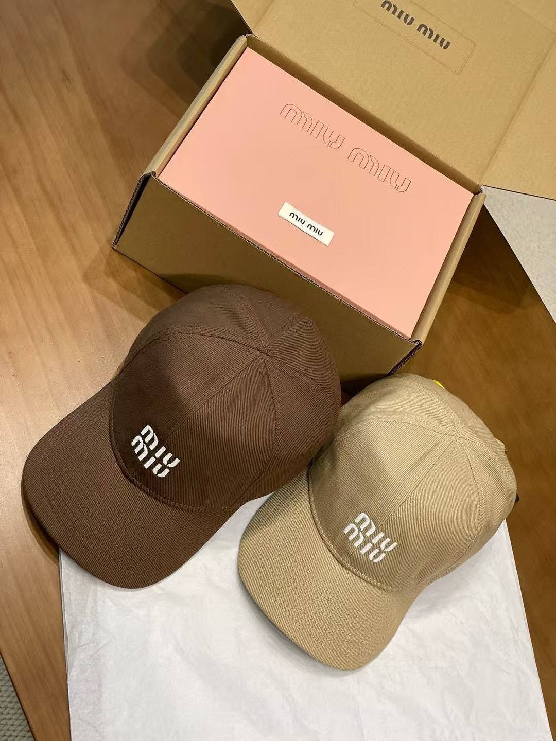 \nmiumiu缪缪2025新款抽绳鸭舌帽