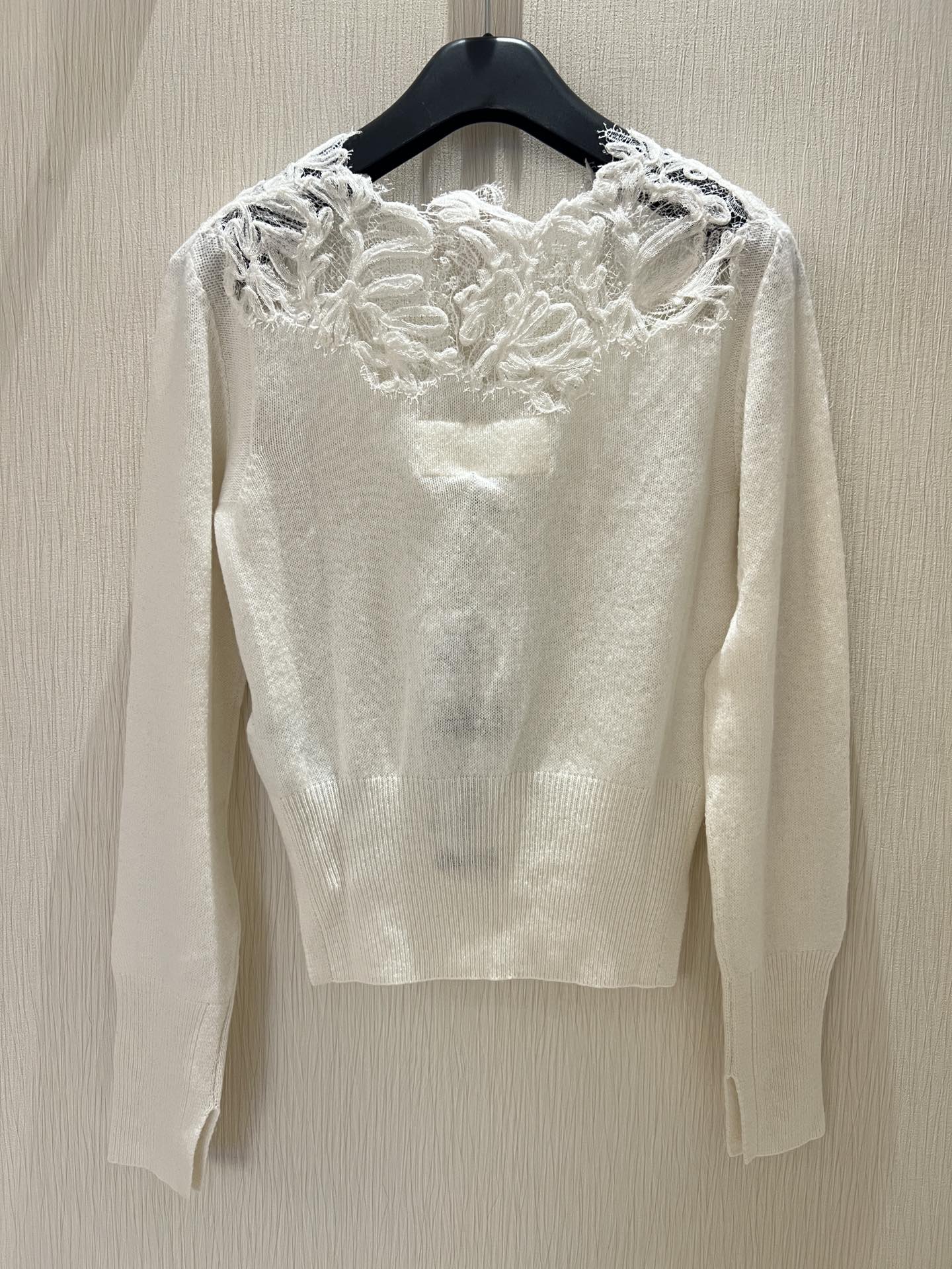Luxurious Winter Lace Shirt: Ermanno*S 2024 Wool Line, Cozy and Romantic. - 图片 2