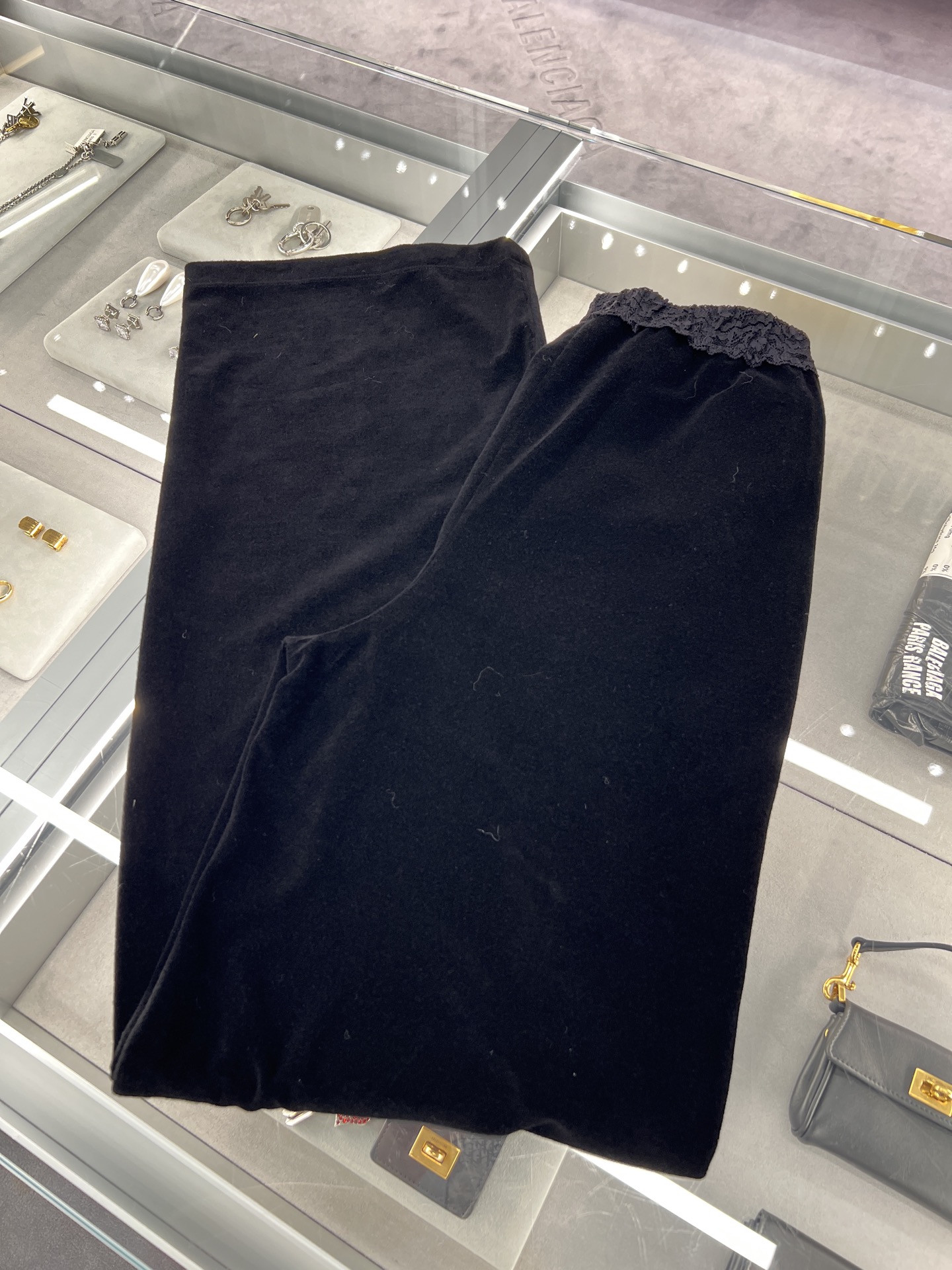 Velvet Lounge Pants with Lace Trim and Silk Pockets - Comfortable & Stylish 5 i1760067849984 9237 0 3