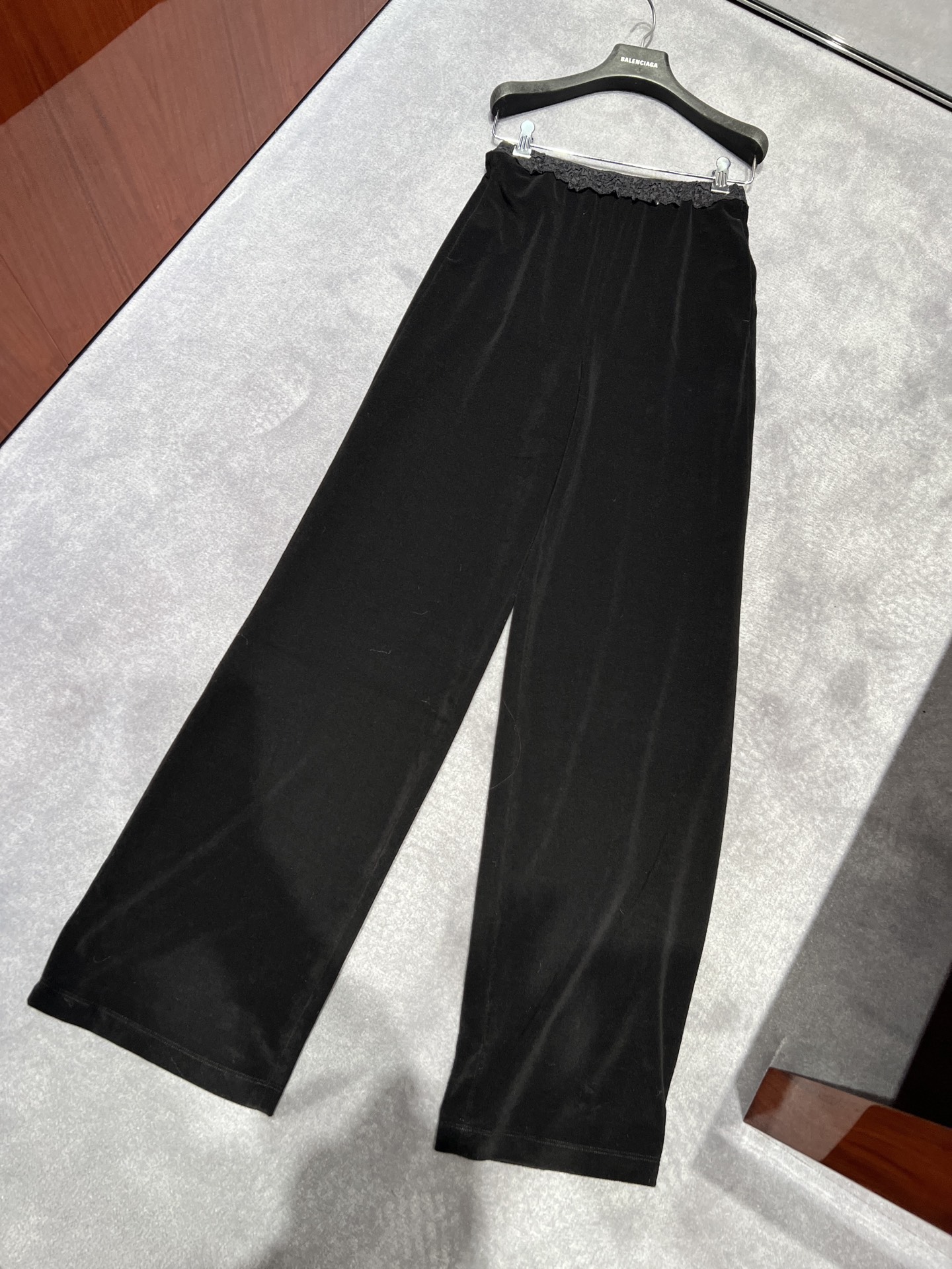 Velvet Lounge Pants with Lace Trim and Silk Pockets - Comfortable & Stylish 3 i1760067850096 472 0 1