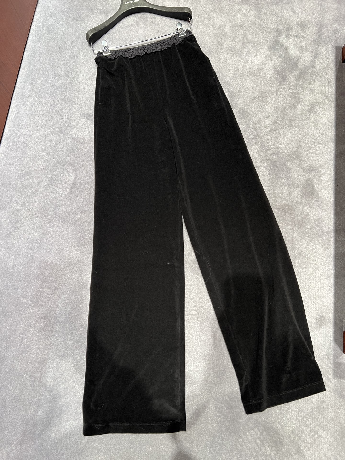 Velvet Lounge Pants with Lace Trim and Silk Pockets - Comfortable & Stylish 4 i1760067850180 4663 0 2