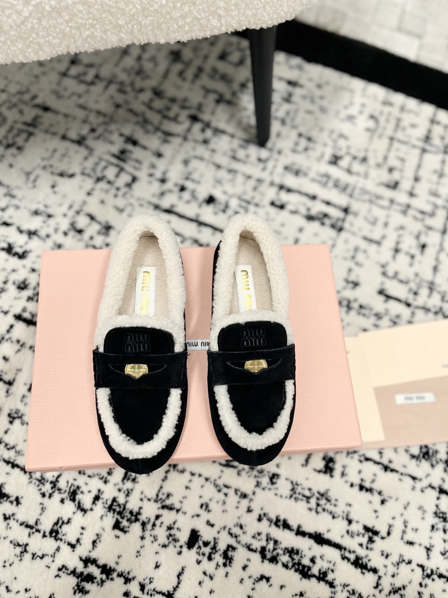 MiuMiu Zapatos Loafers 2024 réplica de ventas baratas al por mayor en línea
 Vintage