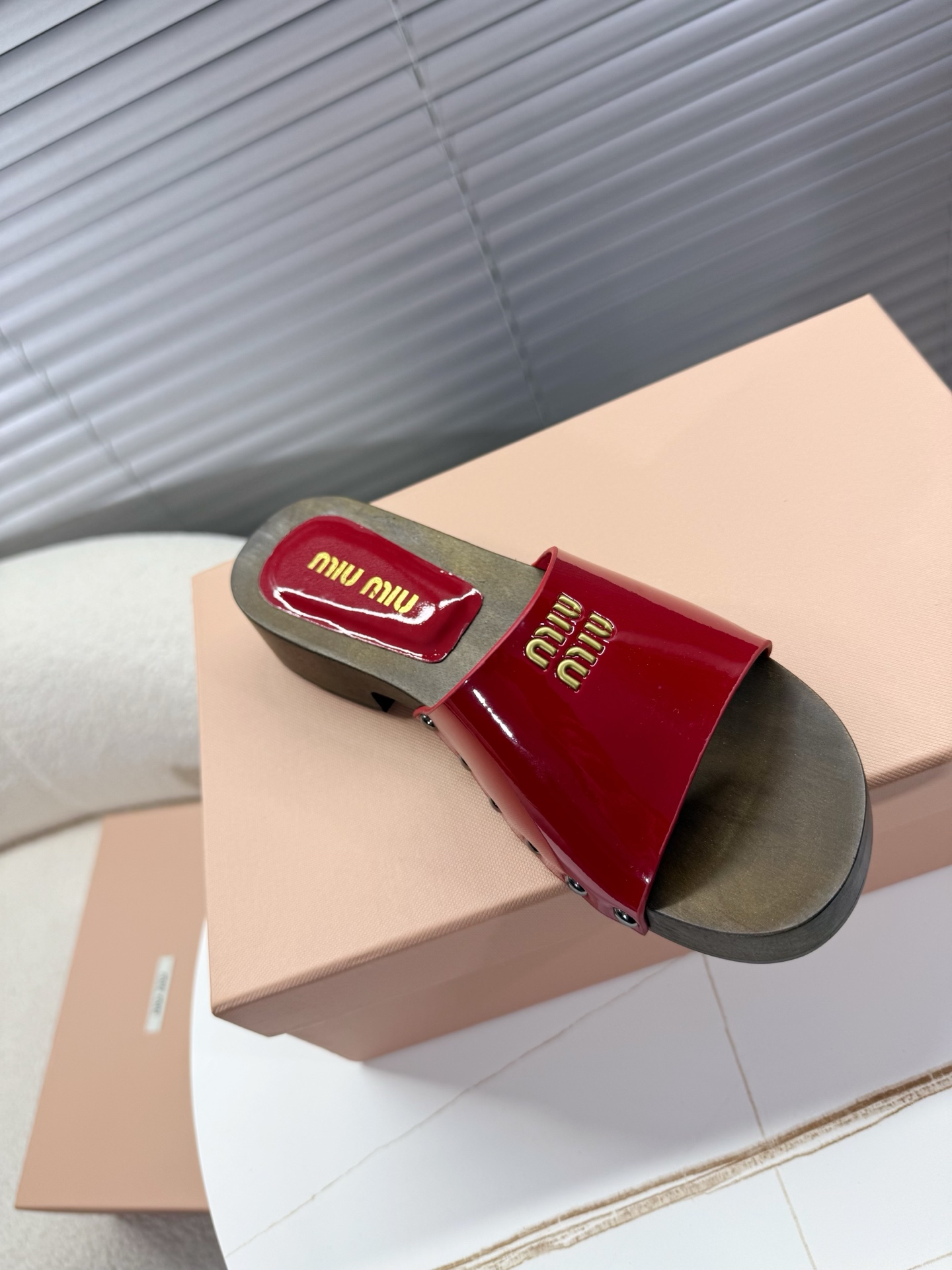 NO:247538,miumiu, new style of clog slippers in spring and summer~~, slippers, miumiu, slippers19860909miumiu,春夏季新款木屐拖鞋~~,拖鞋,miumiu,slippers,Women's Shoes