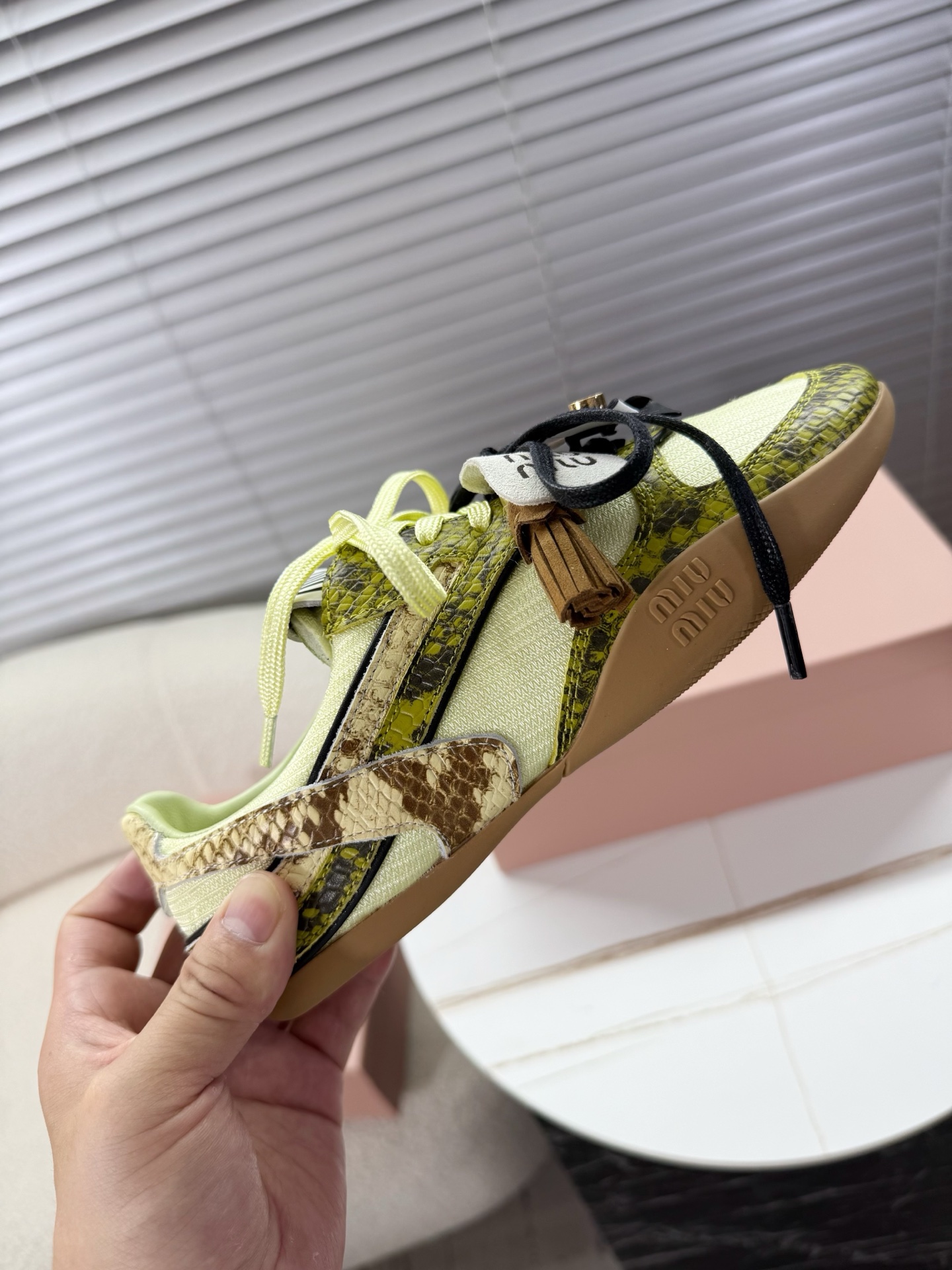 NO:242702,MiuMiu couples' German training shoes; sports shoes, casual shoes/sports shoes, miumiu, sneakers19860909MiuMiu情侣款德训鞋；运动鞋,休闲鞋/运动鞋,miumiu,sneakers,Women's Shoes