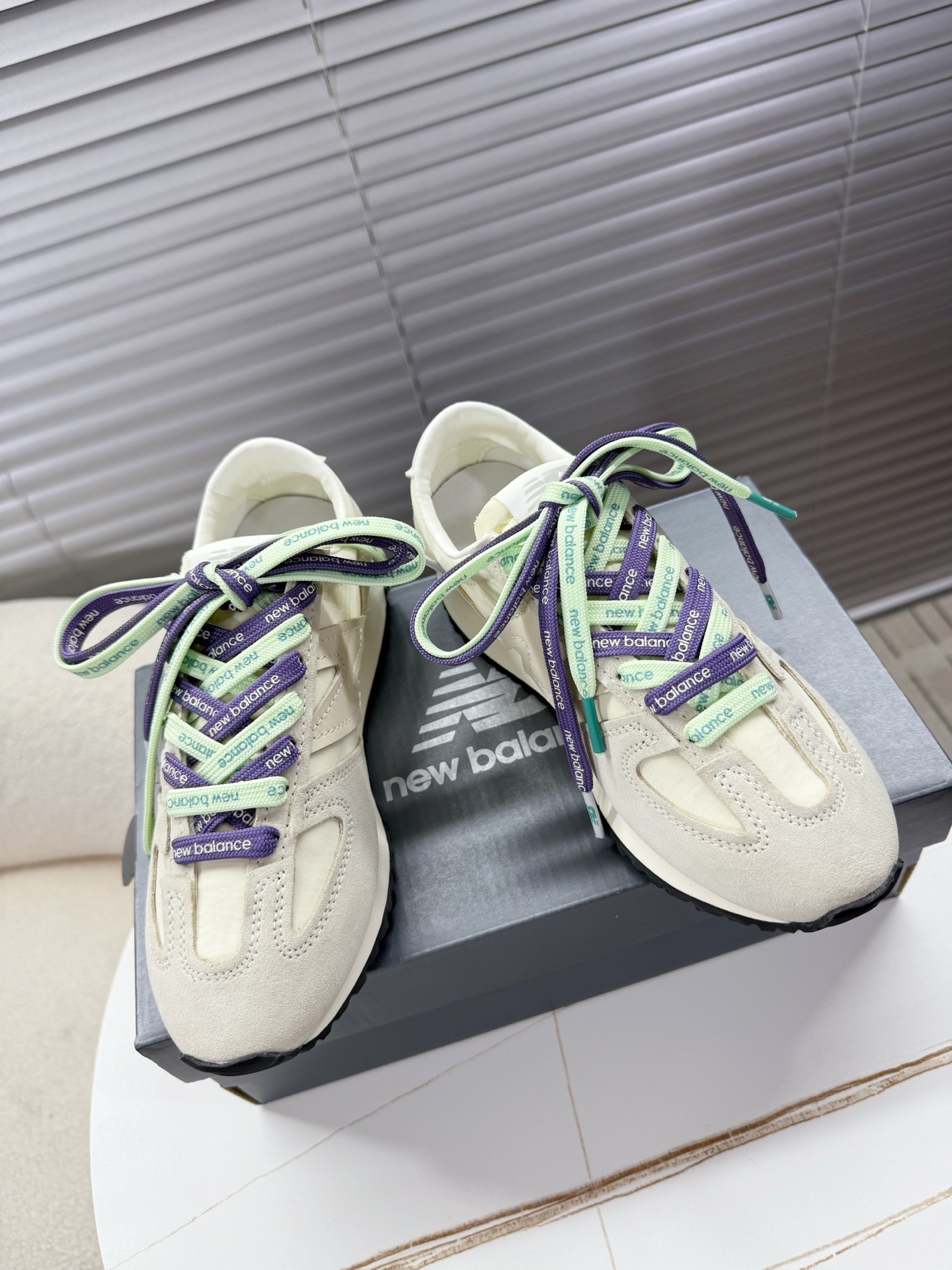 NO:262362,NB 471 sports shoes... Retro sneakers/jogging shoes, Italian street style from the 1970s nb New Balance 471 series, a new look created with a purer retro style design. The side is also deconstructed, the N-shaped logo is presented in an old embossed style, and multiple shoelaces are matched with outfits... Women's 35-40 Men's 39-75, dad's shoes, new balance, sneakers19860909NB 471 运动鞋…… 复古运动鞋/慢跑鞋,上世纪70年代的意大利街头风格 nb新百伦 全新 newbalance 471 系列,以更纯粹的复古风格设计打造的全新造型 侧身还以解构设计,将N字标志以做旧压花样式呈现,多鞋带搭配穿搭…… 女款35-40 男款39-75,老爹鞋,new balance,sneakers,Women's Shoes