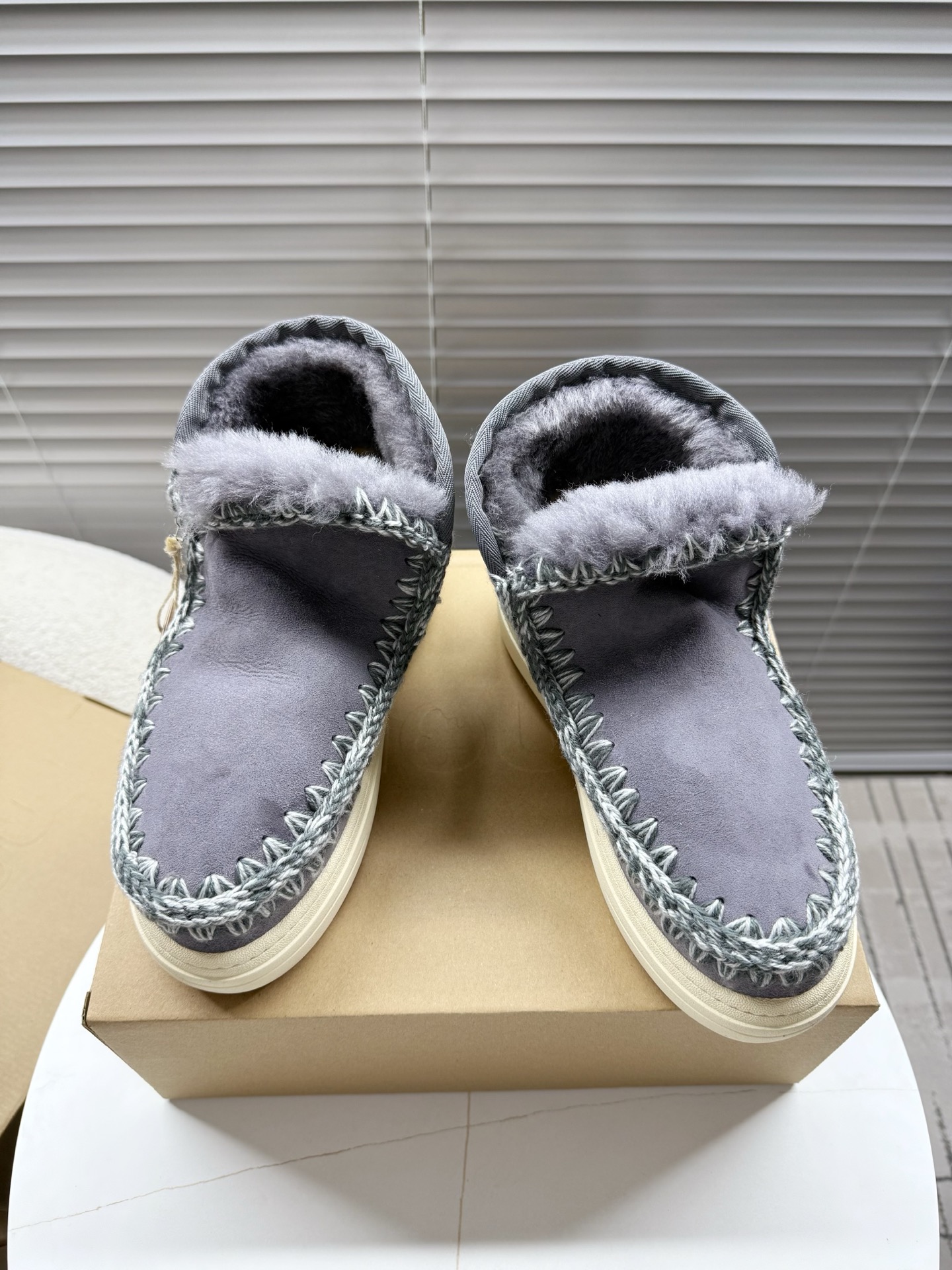 NO:668881,MOU snow boots; wool boots; fur boots... Personalized and fashionable appearance, pure hand-crocheted wool fabric, wool fur integrated interior, warm and comfortable, double care of your feet, suede surface with knitted contrast mark thread, original non-slip outsole... 35-41 (41 customized, non-returnable), snow boots, boots, chamois leather19860909MOU 雪地靴；羊毛靴；毛靴…… 个性时尚的外观,纯手工钩织羊毛毛线面料,羊毛皮毛一体内里,保暖舒适加倍呵护双脚,麂皮面加针织撞色马克线,原版防滑大底…… 35-41（41定做不退换）,雪地靴,boots,chamois leather,Women's Shoes