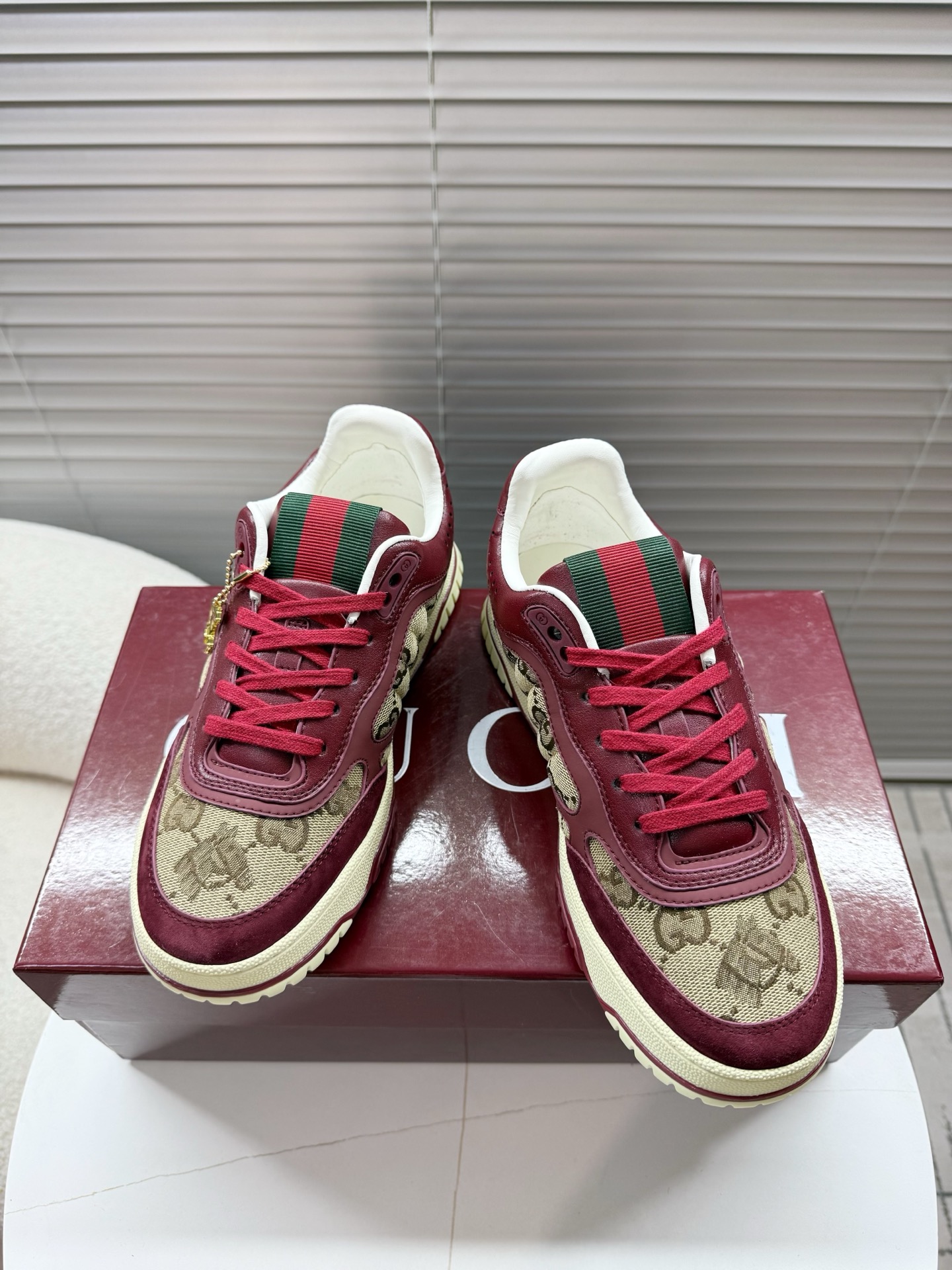 NO:706816,Gucci Re-Web limited edition series for the Year of the Horse; sneakers for couples... must-have items for catwalk stars, Internet celebrities, Xiaohongshu, etc... First-layer cowhide fabric (perforated, old floral fabric, rhombus workmanship), 4cm original two-color thick sole with Gucci Logo, classic gucci webbing/embroidered letter logo... Women's 35-40/Men's 39-44 regular size, casual shoes/sports shoes, gucci, sneakers, cowhide19860909Gucci Re—Web 马年限定款系列；情侣款运动鞋…… 走秀款明星 网红 小红书等必收款…… 头层牛皮面料(穿孔,老花布,菱格工艺),4cm原版双色厚底有Gucci Logo,经典gucci织带/刺绣字母Logo…… 女款35—40/男款39—44正码,休闲鞋/运动鞋,gucci,sneakers,cowhide,Women's Shoes