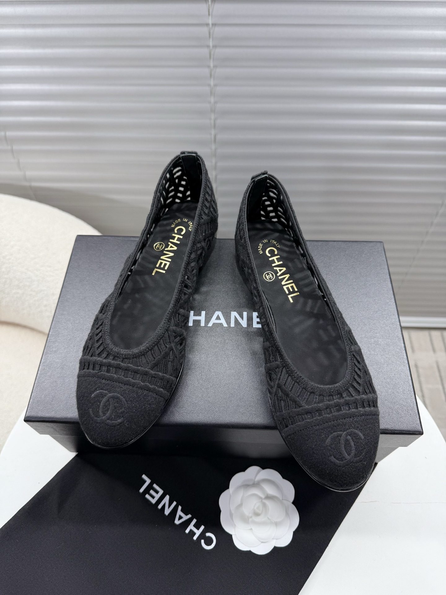 NO:720945,Chanel——Xiaoxiangfeng new style for spring and summer, hollow woven ballet shoes~~ Fashionable catwalk style, mixed color splicing, hollow woven surface style, shallow mouth, round toe and flat bottom, simple and fashionable spring and summer versatile style!  Original customized leather outsole, hollow weaving process, goatskin lining for feet... 35-40 regular size (34/41/42 custom size) matching packaging, ballet shoes, chanel, sheepskin, Leather soles19860909Chanel——小香风春夏季新款,镂空编织芭蕾舞鞋~~ 时尚走秀款 拼接色混搭,镂空编织面风格,浅口圆头平底,简约时尚春夏百搭款！ 原版定制真皮大底,镂空编织工艺,山羊皮内里垫脚…… 35—40正码 (34/41/42定制码)配套包装,芭蕾舞鞋,chanel,sheepskin,Leather soles,Women's Shoes