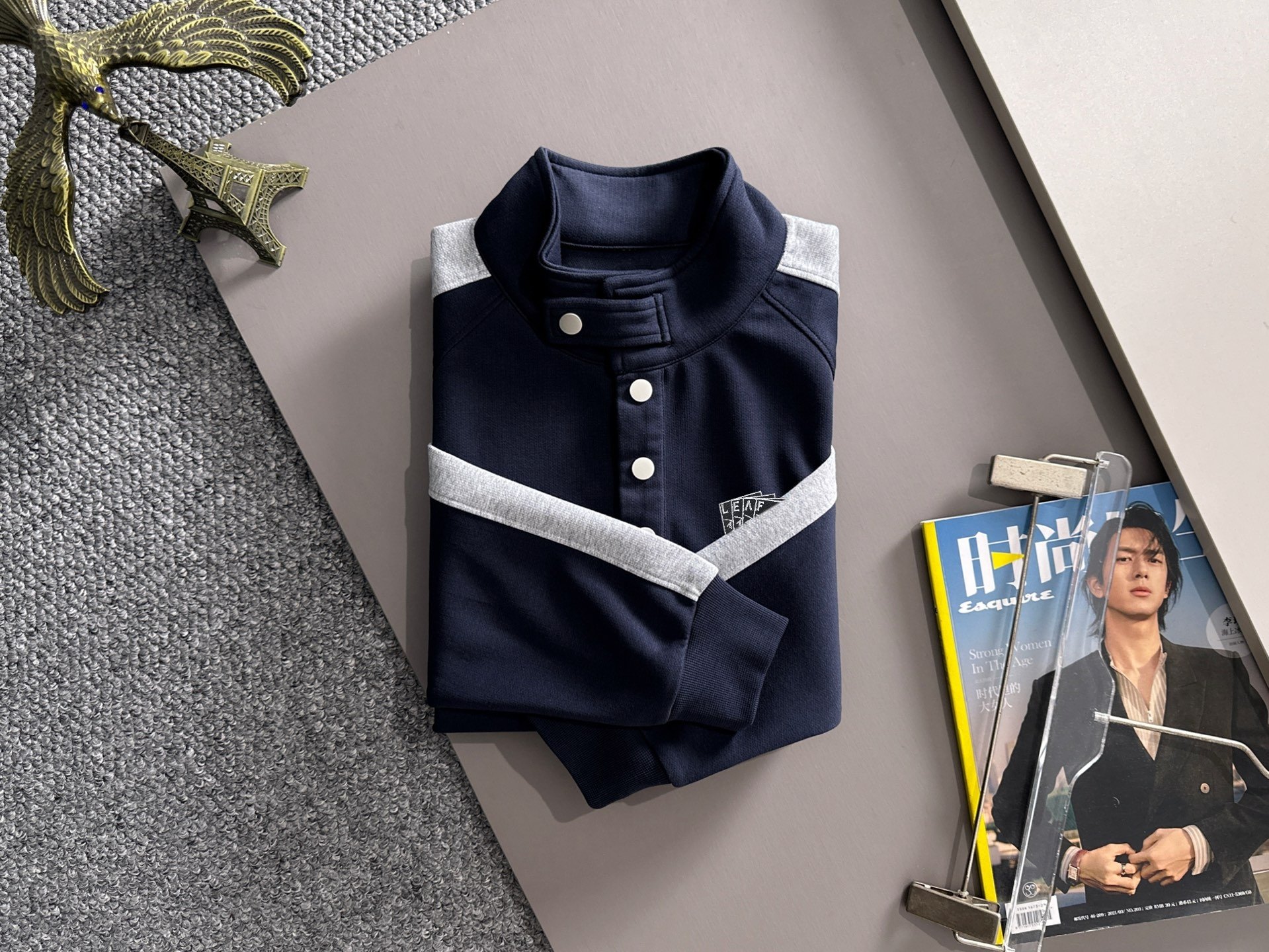 P230   始祖鸟独家首发25ss秋冬新款翻领卫衣长袖男女同款 众多明星同款 一般小作坊根本复制不了的工艺 不管是材质还是细节还原度以及工艺制作方面不惧任何挑战，只为给大家奉献绝妙产物 顶级原单版本随意对比 不惜成本只为做的更好 独一无二的进口面料手感 纯进口德国机器生产 精密操作万针密度 全套新款辅料三标同步定制齐全 上身百搭时尚 秋冬季节的完美选择穿搭必备单品 
码数表：m-4XL （下单报身高体重