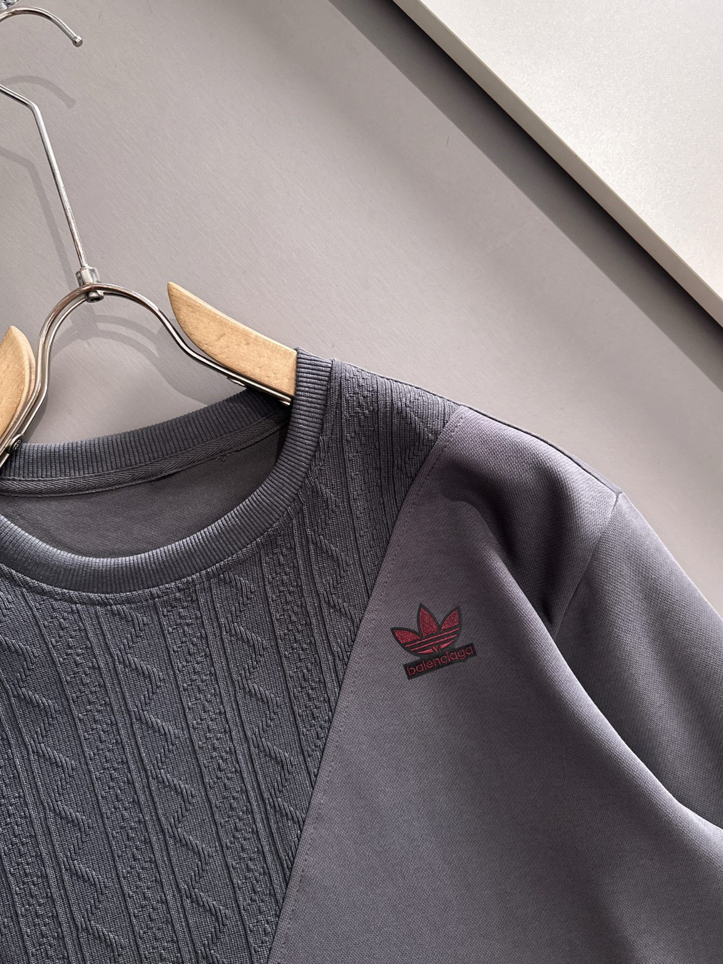 P400 パリ三叶草秋冬新款ラウンドネックスウェット 男女兼用