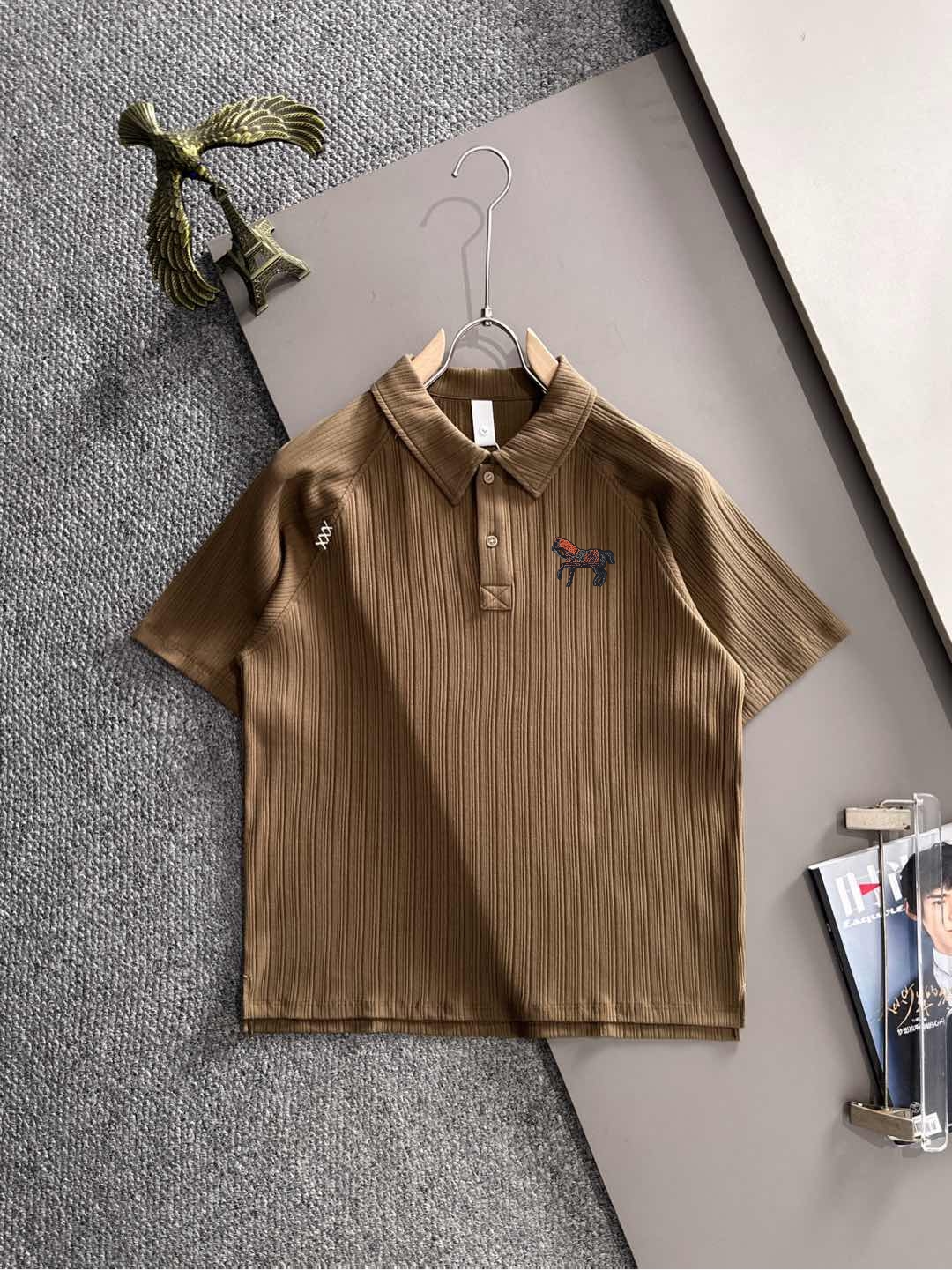 P160 Hermès 2026 primavera nuevo estilo camiseta de manga corta para hombre, confeccionada con tela de punto de algodón…