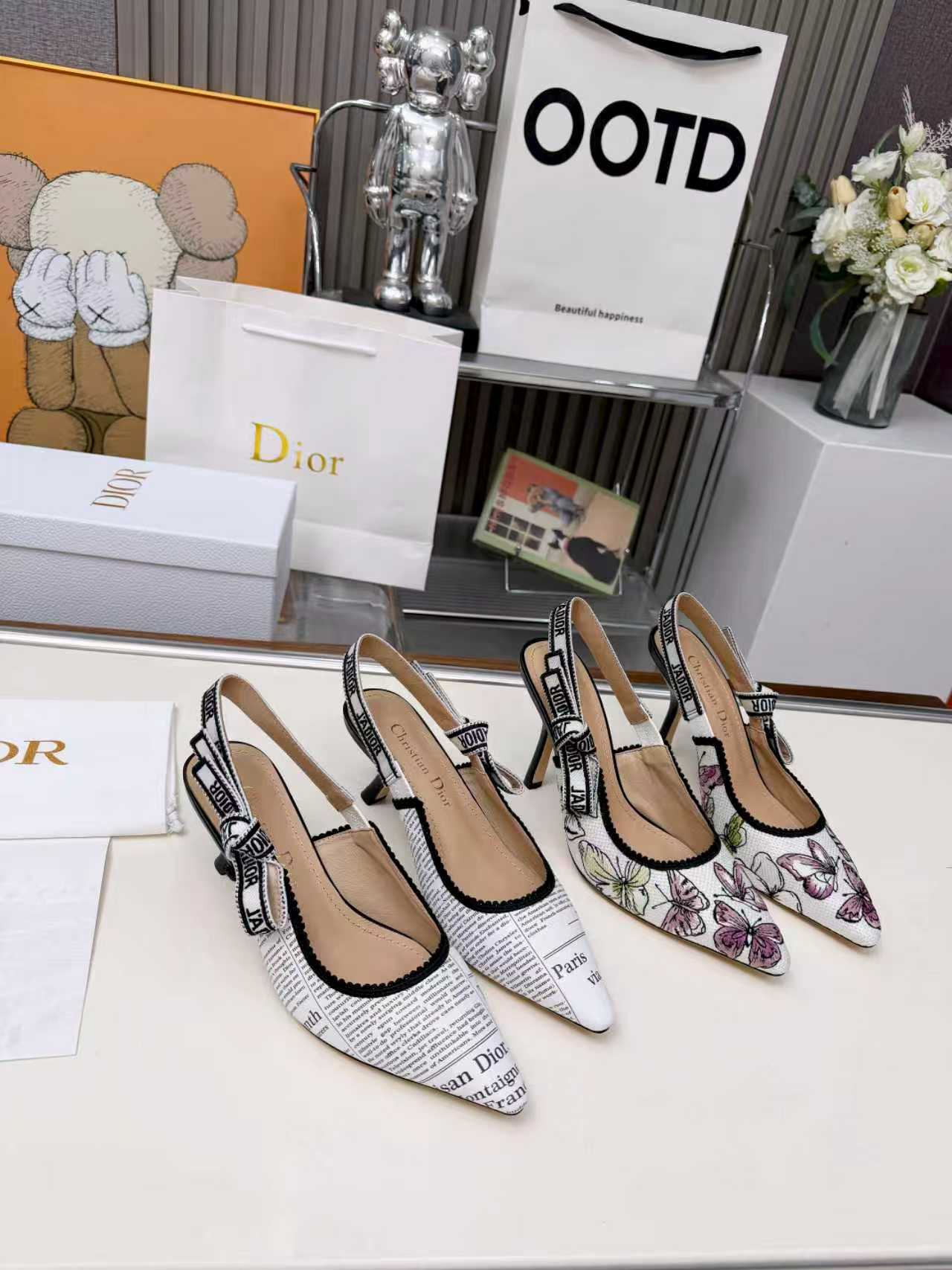 NO:724867,Rubber sole genuine leather sole Dior embroidered high heels embroidered pattern letter logo web sandal style cowhide punching latest jacquard pattern sandal style. Original purchase. Specially ordered materials. One to one zero gap replica!  Material Original custom-made eco-friendly embroidered upper + top-grade sheepskin lining + pure copper hardware buckle Size 34 to 42, high heels, dior, dior, sandals, high heels, cowhide, sheepskin19860909橡胶底真皮底 迪奥 Dior 刺绣高跟鞋 刺绣图案 字母logo织带凉鞋款 牛皮冲孔最新提花图案凉鞋款. 原版购入. 特订材料. 一比一零差距复刻！ 材质原版订制环保刺绣鞋面+顶级羊皮内里+纯铜五金扣 码数34到42,高跟鞋,dior,dior,sandals,high heels,cowhide,sheepskin,Women's Shoes