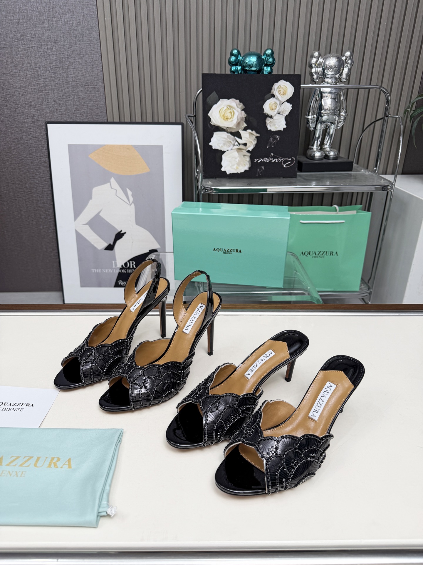 NO:724861,p genuine leather sole 'q' AQUAZZURA gold pineapple new rhinestone high heels!  The moment you step on the hot water, you'll feel like a gossip girl. It's both simple and fashionable. The latest 2025 spring and summer butterfly decorative thick-heeled sandals are super elegant on your feet. It's both simple and fashionable. It's so flashy and beautiful. It's beautiful to a new level!  Cross design, full of fashion sense. Simple version and strap design. Big bloggers from all over the world are wearing it. ZP develops and customizes the correct fabric. It is decorated with ultra-flash new upgraded sequins. Height 7.5 cm. Material imported sheepskin. Sole imported genuine leather outsole. Butterfly original one-to-one customization. Number of yards 35 to 42. Full set of original packaging, high heels, sandals, high heels, sheepskin, Leather soles.19860909p真皮底「q」AQUAZZURA金菠萝全新水钻高跟鞋！大热水钻蹬上瞬间gossip girl的感觉上脚超级有气质·既简洁又时髦 2025春夏最新款蝴蝶装饰粗跟凉鞋 上脚超级有气质· 既简洁又时髦 太闪太美啦 美出出新高度！ 交叉设计,时尚感满满 简约版型,绑带设计 各路大博主都纷纷上脚 ZP开发、订制正确面料 搭配超闪全新升级亮片装饰 高度7.5厘米 材料进口羊皮 鞋底进口真皮大底 蝴蝶原版一比一定制 码数35到42 包装全套原版包装,高跟鞋,sandals,high heels,sheepskin,Leather soles,Women's Shoes