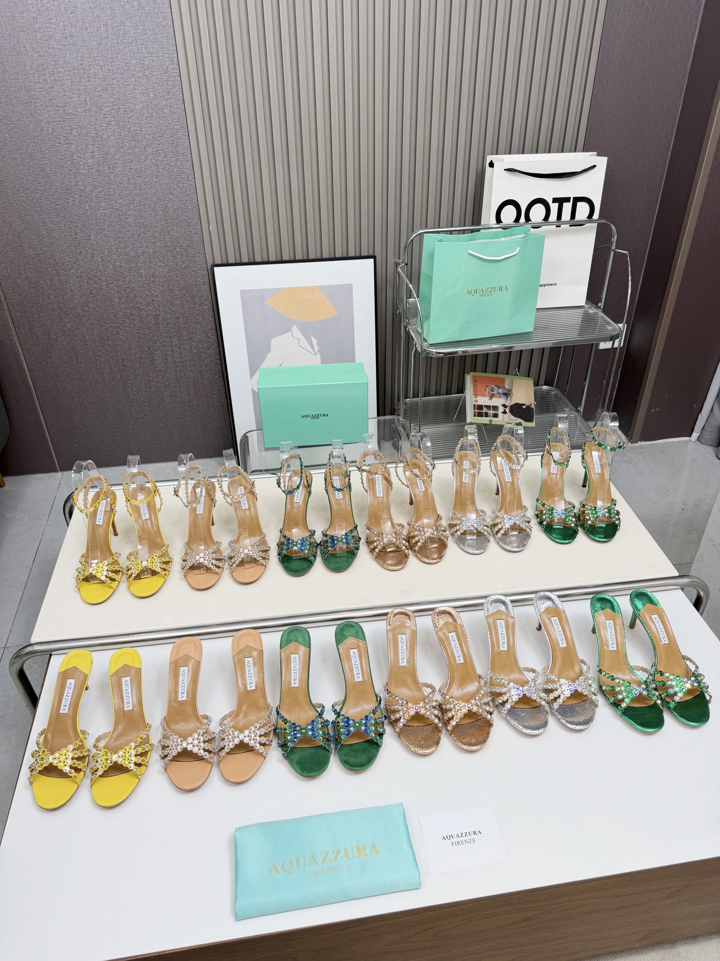 NO:886917,p Rubber sole and genuine leather sole 'q' AQUAZZURA gold pineapple brand new rhinestone high heels!  The hot colored diamonds instantly make you feel like a gossip girl on your feet. They are super classy. They are both simple and fashionable. They are so flashy and beautiful. Your beauty reaches a new level!  Big IG bloggers from all over the world are jumping on board!  Unique and fashionable (ZP development, custom-made correct fabrics, with super flashy new upgraded 5A grade diamonds) Compare the difference between pictures and goods on the market. Imported custom PVC for the upper with 5A grade diamonds (ZP size is the same) Heel height 7cm 10cm Customized imported sheepskin lining High-end rubber sole + imported genuine leather outsole Colors: 35-42, high heels, high heels, sheepskin, Leather soles19860909p橡胶底真皮底「q」AQUAZZURA金菠萝全新水钻高跟鞋！大热彩钻蹬上瞬间gossip girl的感觉上脚超级有气质·既简洁又时髦 太闪太美啦·美出出新高度！各路IG大博主都纷纷上脚！独特得来又时髦（ZP开发、订制正确面料、搭配超闪全新升级5A级奥钻）多对比市面上看图做货的区别哈 鞋面进口定制PVC配5A级奥钻（ZP大小一致）跟高7厘米 10 厘米 内里定制进口绵羊皮 鞋底高端橡胶底+进口真皮大底 颜色多色 尺码35-42,高跟鞋,high heels,sheepskin,Leather soles,Women's Shoes