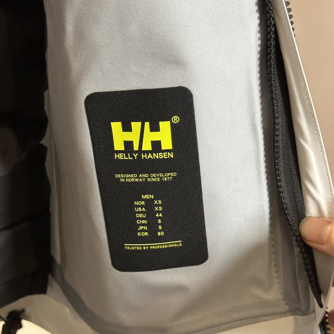 Helly Hansen Cold-Proof Suit: High-Tech Features for Ultimate Warmth and Comfort - 图片 7