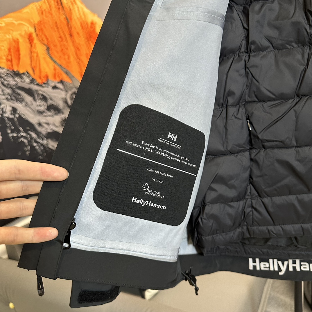 Helly Hansen Cold-Proof Suit with High-Performance Features and 90% White Duck Velvet - 图片 4
