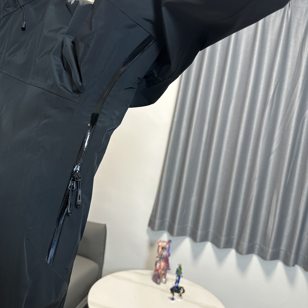 Helly Hansen Cold-Proof Suit with High-Performance Features and 90% White Duck Velvet - 图片 2