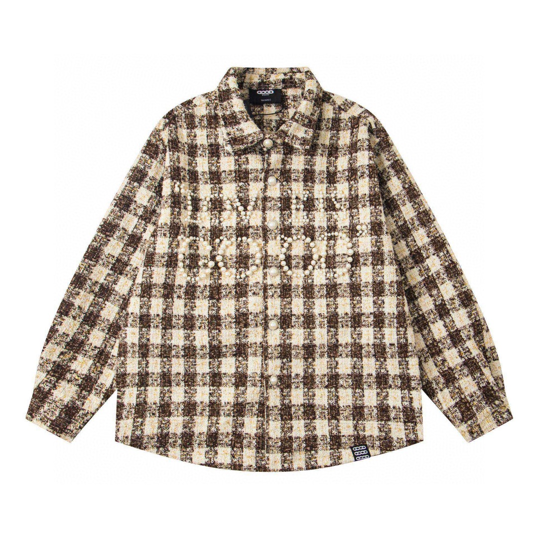 P145
款号:Q07
GOODBRAND LOVE IS GOOD 珍珠小香风 哈尔格纹时尚高级长袖衬衫外套
面料:定制轻奢高级感小香风哈尔格纹面料
工艺:全套定制高端珍珠,对位拼接,重工高精密刺绣工艺,当红炸子鸡必备,上身帅爆了!原版开模定制哈尔格纹面料,立挺有型,光泽感拉满,自带高级效果,上手体验满满质感!激光切割,原版对位拼接裁剪,非常耗时耗料,宽松的版型,百搭任何身材。工艺方面前后全原版开模定制珍珠,高端进口机器一个一个铆上去,两侧对位拼接,加以重工高精密饱满刺绣,内里防扎身衬布设计,真真正正的是一件艺术品,非常重工款!
辅料:全套定制三标辅料,扫码直进官网。下摆原版开模定制刺绣贴布标,依旧是定制原版四联彩色大吊卡,绝对的超级重工款
🔻 原版原包装袋,水洗二维码扫码进官网
🔻全套定制五金三标辅料,保证最顶的货
🔻性价比拉满,只跟ZP对比,不满意随意退换
⚠️注:珍珠烫片工艺为延长寿命,专柜建议反过来轻柔手洗自然晾干,切勿机洗~
颜色:红色、咖色
尺码: S - XL
肩宽 胸围 前长 后衣长
S 45 114 67 71
M 47 118 69 73
L 49 122 71 75
XL 51 126 73 77
【GOODBRAND】
品牌定位:国内中高端国潮品牌,产品涵盖服饰、鞋履、配饰等,主打小众高端路线。
设计特色:运用太极元素、珍珠刺绣等工艺,结合面包鞋、板鞋等流行款式进行品牌化设计,注重logo印花辨识度。
品牌理念:由设计师顺顺于2020年创立,以“好质量、好审美、好好生活”为核心,强调环保与质感并存,使用再生材料和高定水洗面料。