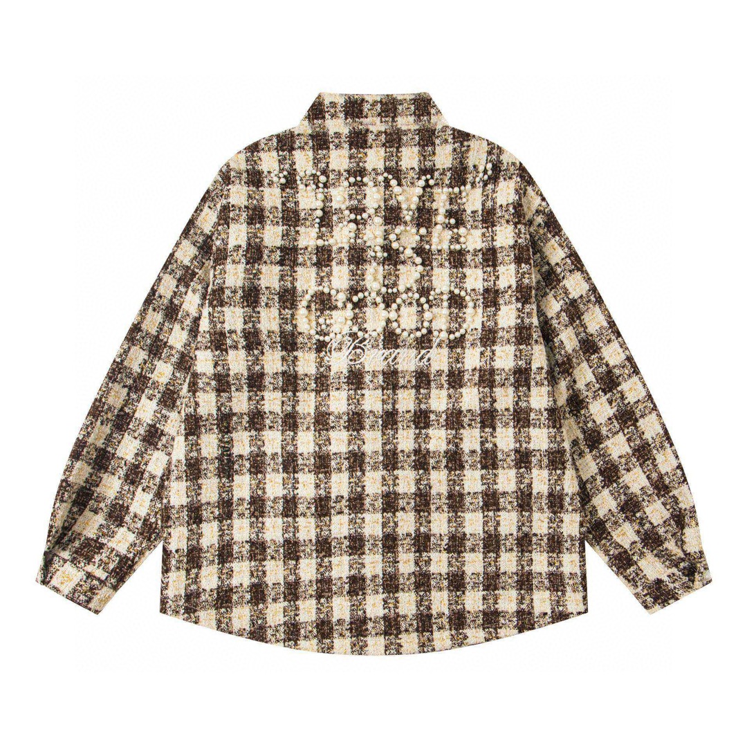 P145
款号:Q07
GOODBRAND LOVE IS GOOD 珍珠小香风 哈尔格纹时尚高级长袖衬衫外套
面料:定制轻奢高级感小香风哈尔格纹面料
工艺:全套定制高端珍珠,对位拼接,重工高精密刺绣工艺,当红炸子鸡必备,上身帅爆了!原版开模定制哈尔格纹面料,立挺有型,光泽感拉满,自带高级效果,上手体验满满质感!激光切割,原版对位拼接裁剪,非常耗时耗料,宽松的版型,百搭任何身材。工艺方面前后全原版开模定制珍珠,高端进口机器一个一个铆上去,两侧对位拼接,加以重工高精密饱满刺绣,内里防扎身衬布设计,真真正正的是一件艺术品,非常重工款!
辅料:全套定制三标辅料,扫码直进官网。下摆原版开模定制刺绣贴布标,依旧是定制原版四联彩色大吊卡,绝对的超级重工款
🔻 原版原包装袋,水洗二维码扫码进官网
🔻全套定制五金三标辅料,保证最顶的货
🔻性价比拉满,只跟ZP对比,不满意随意退换
⚠️注:珍珠烫片工艺为延长寿命,专柜建议反过来轻柔手洗自然晾干,切勿机洗~
颜色:红色、咖色
尺码: S - XL
肩宽 胸围 前长 后衣长
S 45 114 67 71
M 47 118 69 73
L 49 122 71 75
XL 51 126 73 77
【GOODBRAND】
品牌定位:国内中高端国潮品牌,产品涵盖服饰、鞋履、配饰等,主打小众高端路线。
设计特色:运用太极元素、珍珠刺绣等工艺,结合面包鞋、板鞋等流行款式进行品牌化设计,注重logo印花辨识度。
品牌理念:由设计师顺顺于2020年创立,以“好质量、好审美、好好生活”为核心,强调环保与质感并存,使用再生材料和高定水洗面料。