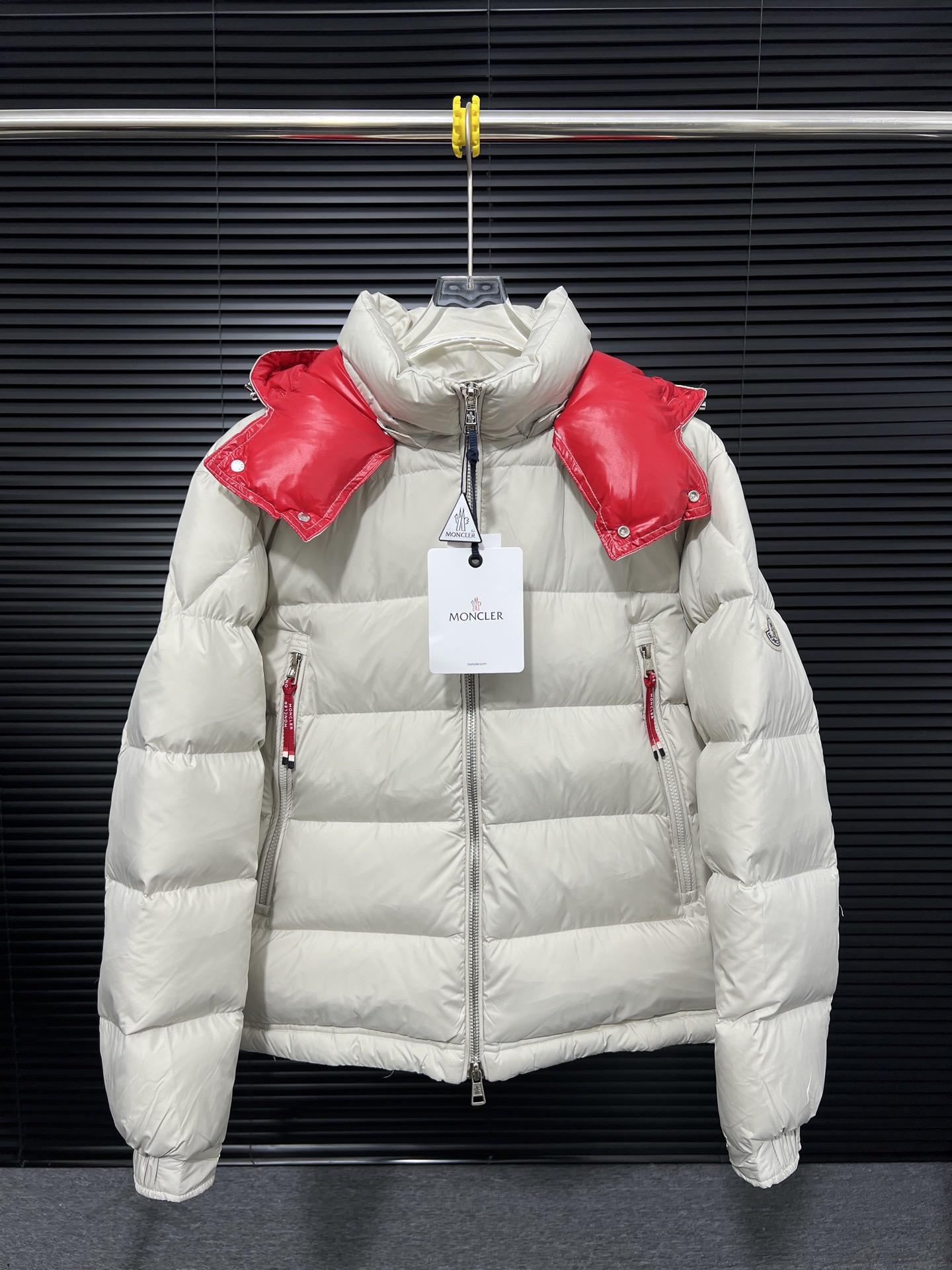 Moncler モンクレール P640 羽織る防寒ダウンジャケット 男女兼用
