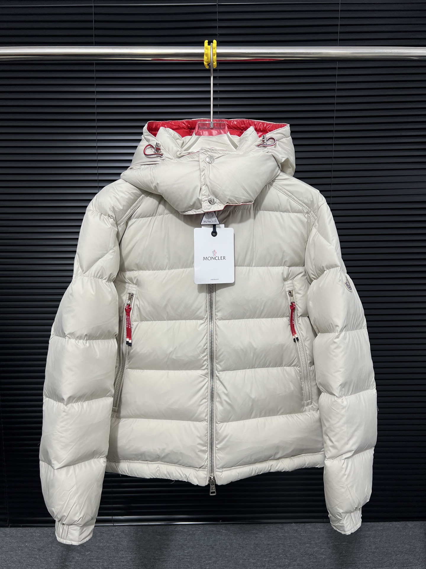 Moncler モンクレール P640 羽織る防寒ダウンジャケット 男女兼用
