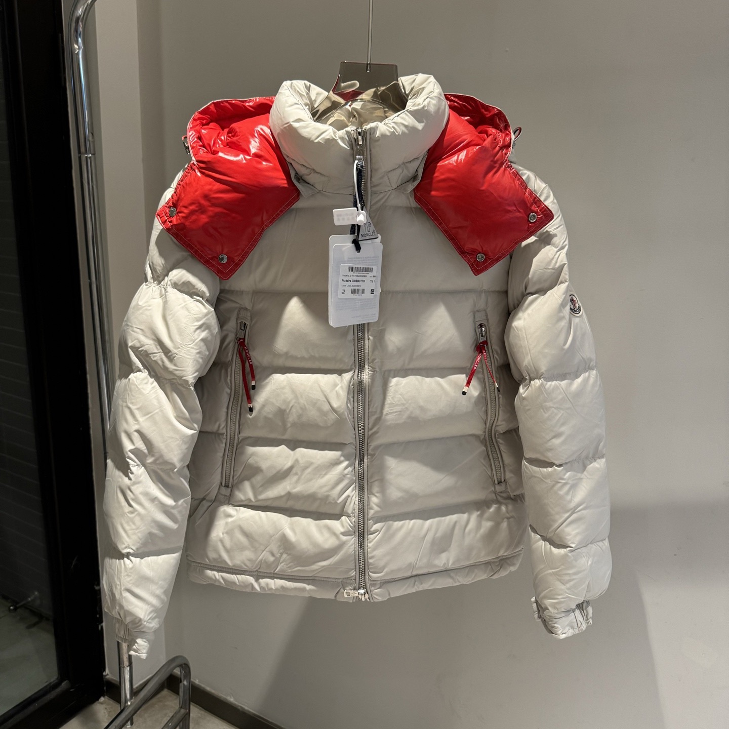 Moncler モンクレール P640 羽織る防寒ダウンジャケット 男女兼用