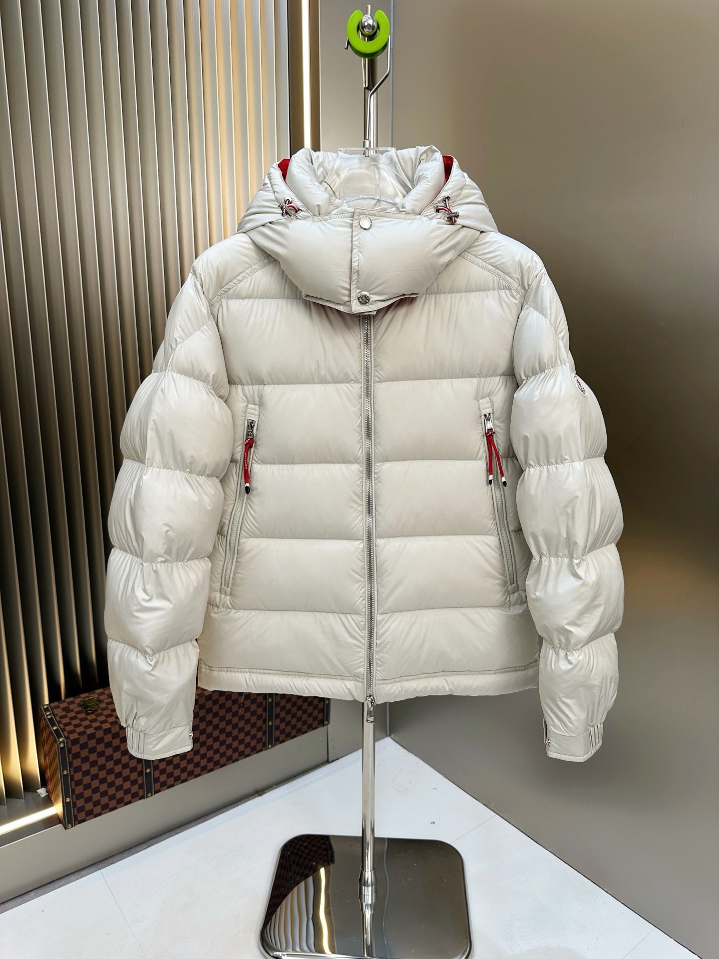 Moncler モンクレール P640 羽織る防寒ダウンジャケット 男女兼用