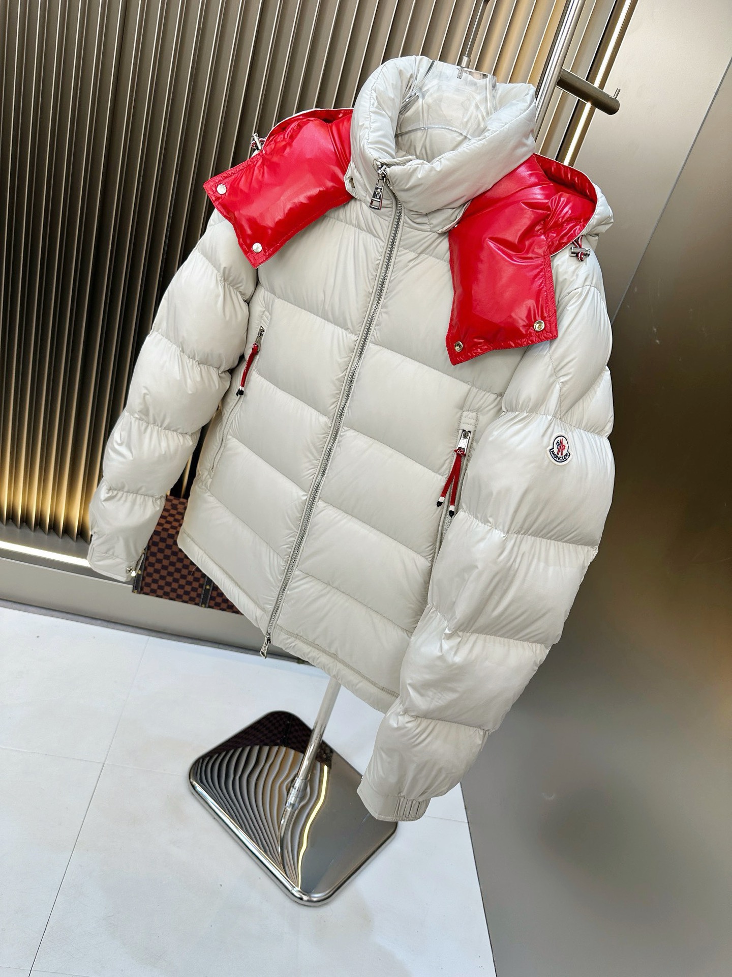 Moncler モンクレール P640 羽織る防寒ダウンジャケット 男女兼用