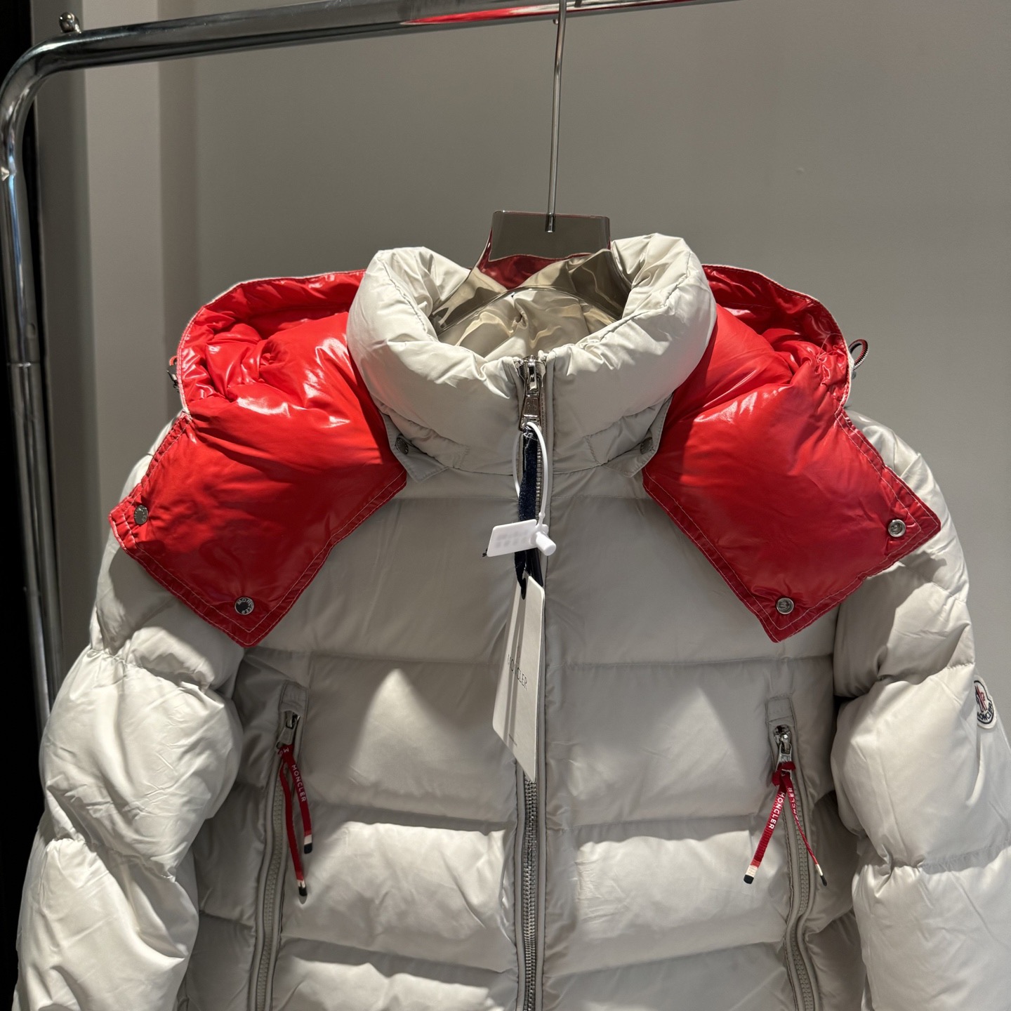 Moncler モンクレール P640 羽織る防寒ダウンジャケット 男女兼用