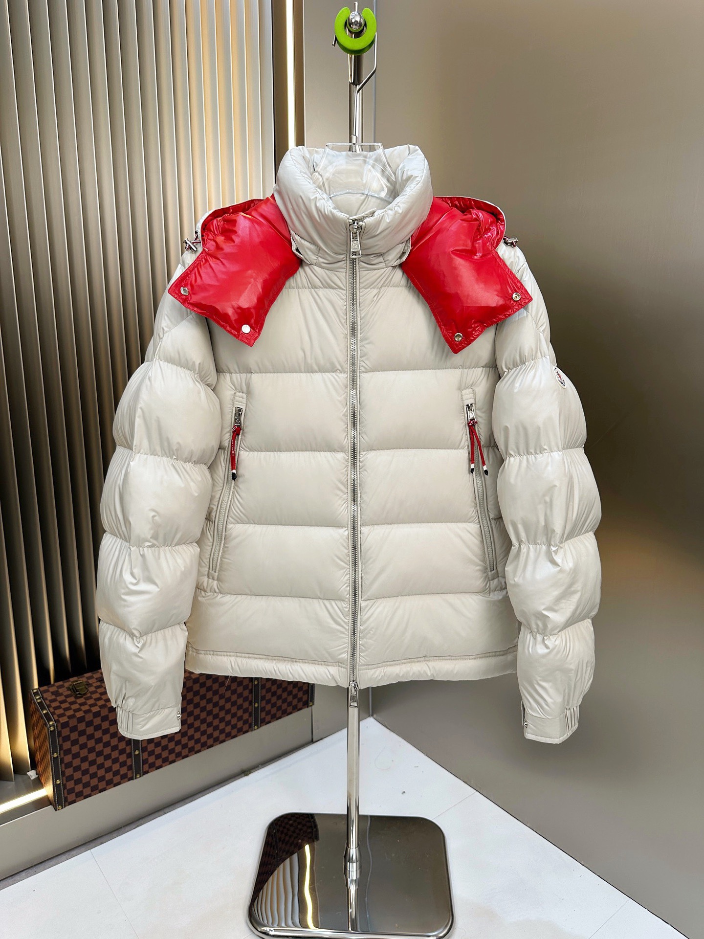 Moncler モンクレール P640 羽織る防寒ダウンジャケット 男女兼用
