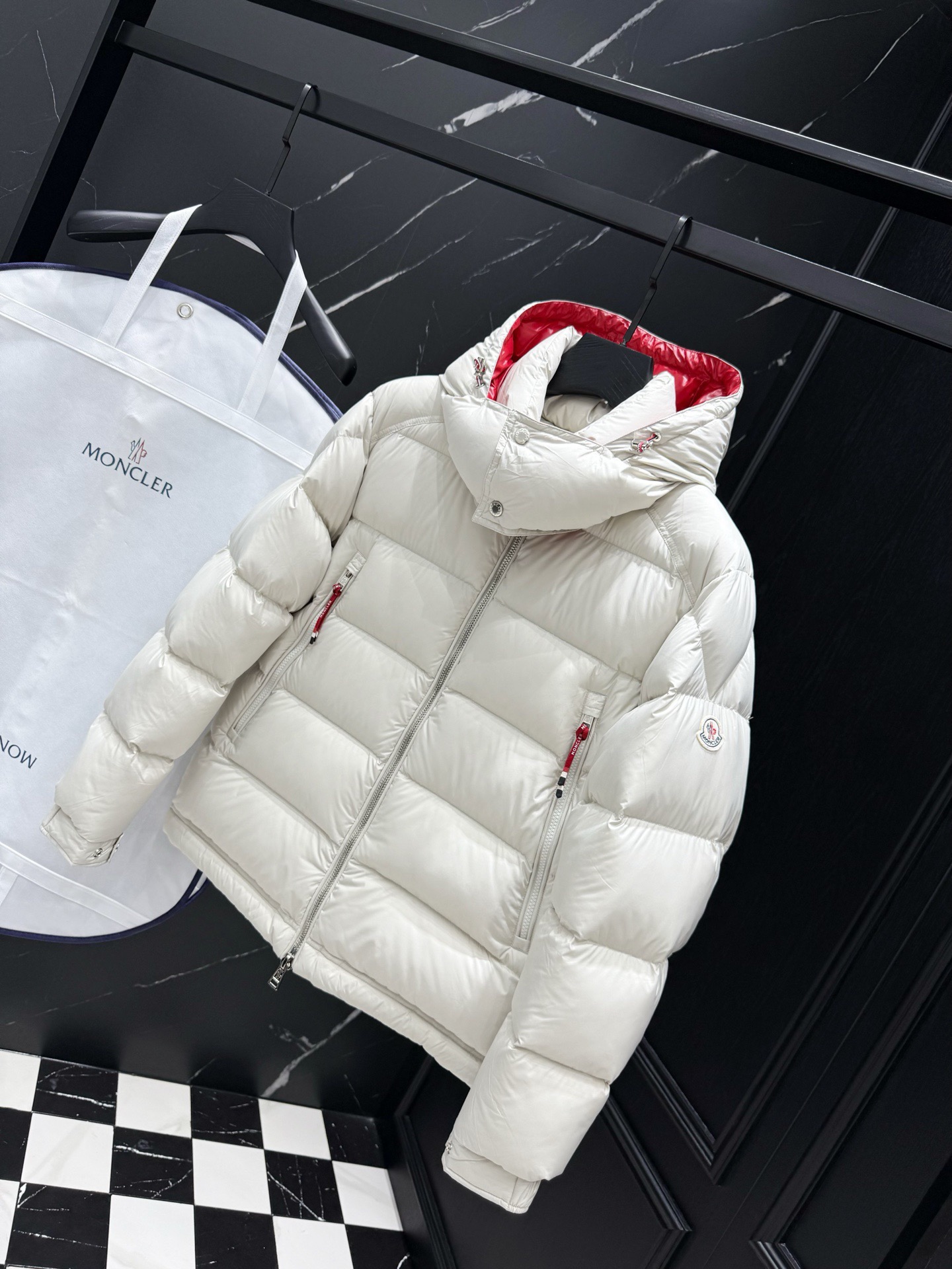Moncler モンクレール P640 羽織る防寒ダウンジャケット 男女兼用