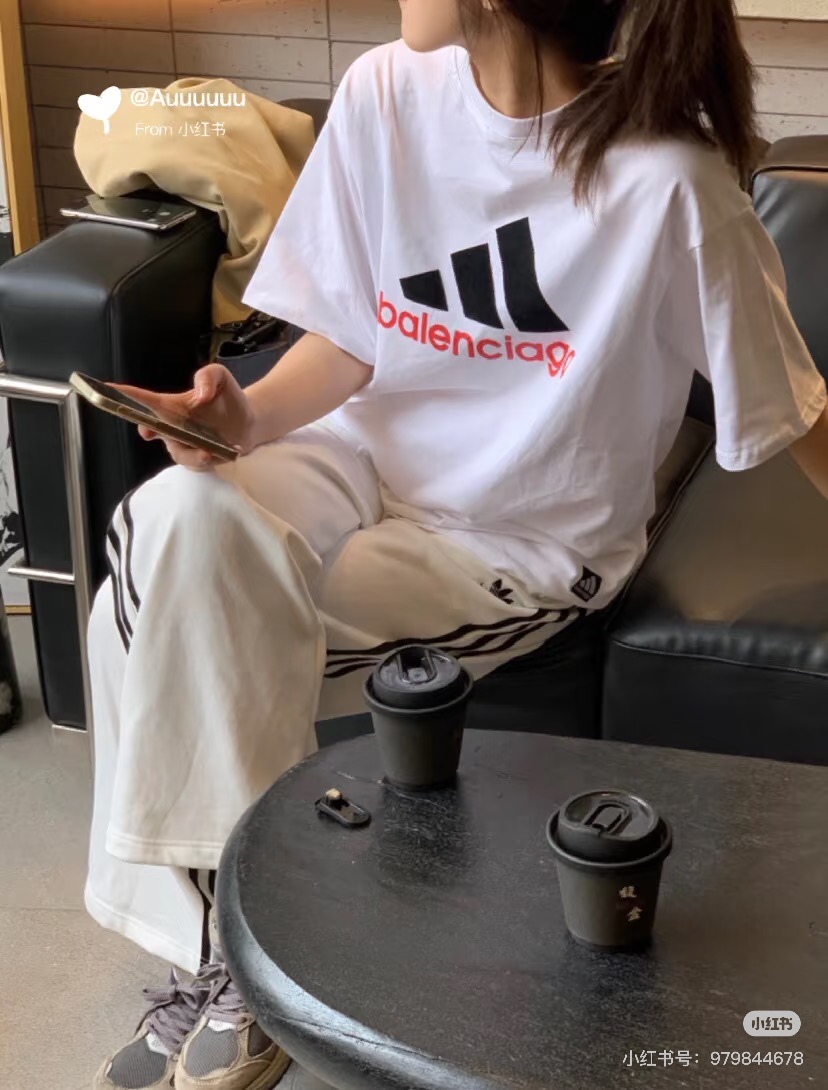 Balenciaga 官网品质BLCG/BALENCIAGA/巴黎世家联名Adidas前面 LOGO组合，双面正反穿搭刺绣短袖T恤#