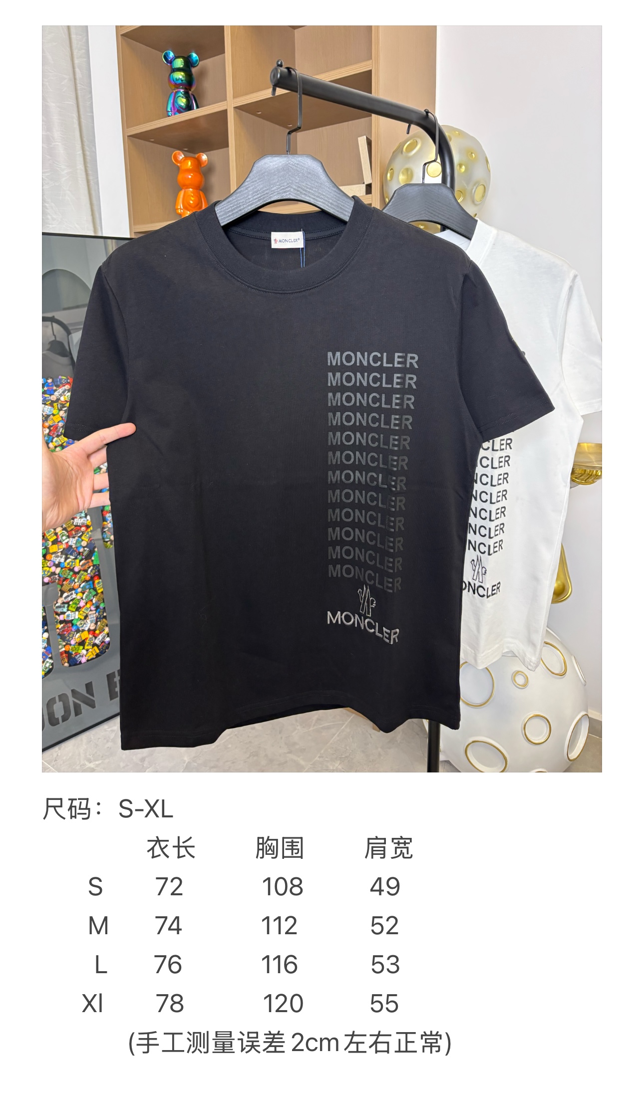 💰80
MONCLER专柜同款蒙口字母刺绣横杠短袖T恤

胶印字母小标➕下摆大标刺绣，手臂字母点缀
280克纯棉双砂面料 原版原标，最大可穿200斤  所有面料均已提前做过缩水 品质第一 所见即所得 不会洗一次版型就有所变化的 区分市场部分一次性的衣服 
三标 包装齐全 均原版还原定制 男女同款百搭 比较经典的一款 版型是非常绝绝子的💕
颜色：黑色 白色
尺码：S-XL(图9️⃣尺码表)