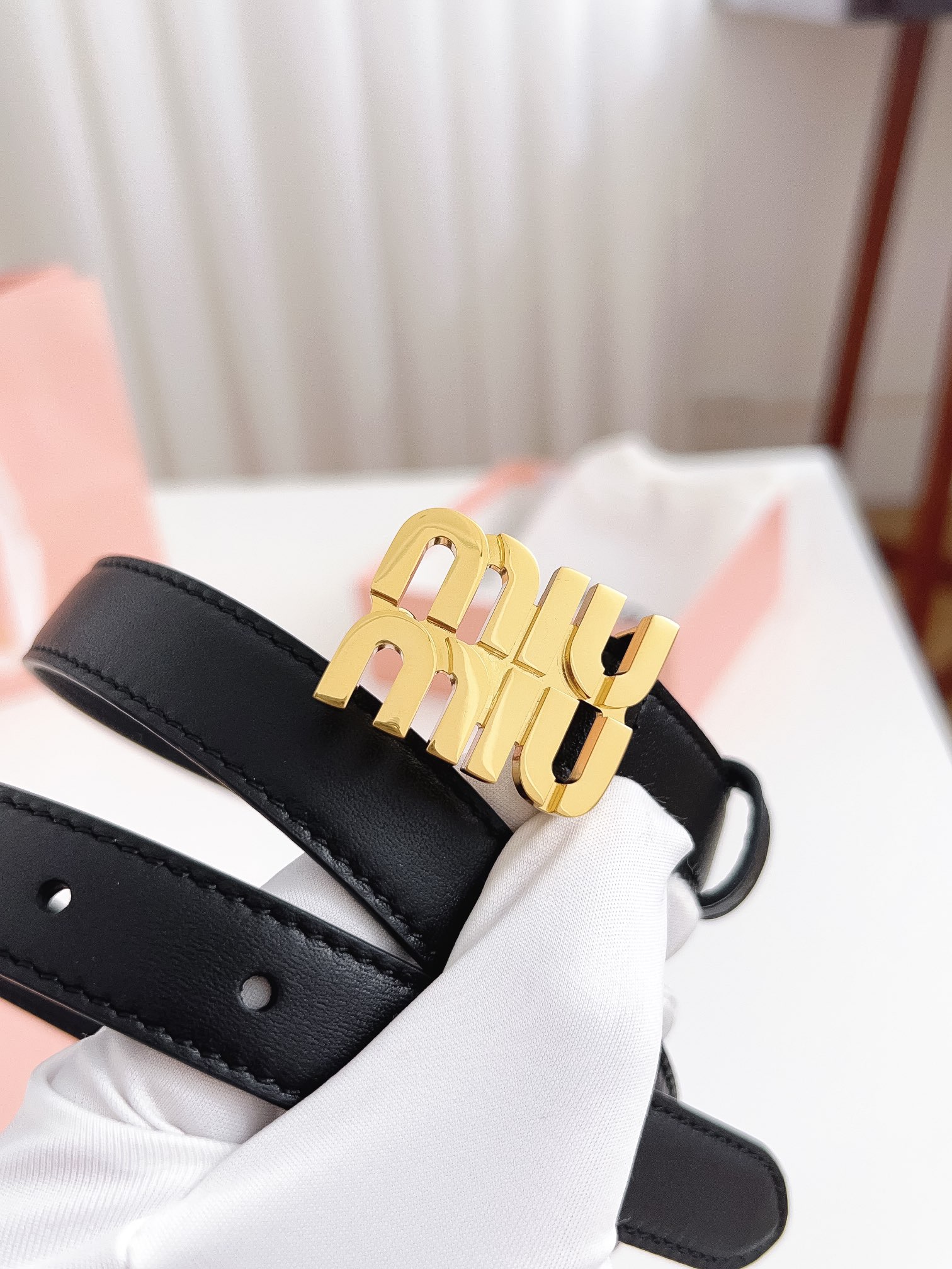 High-End Fashion: Original Leather Accessories with Gold Buttons and Fine Craftsmanship - 图片 3