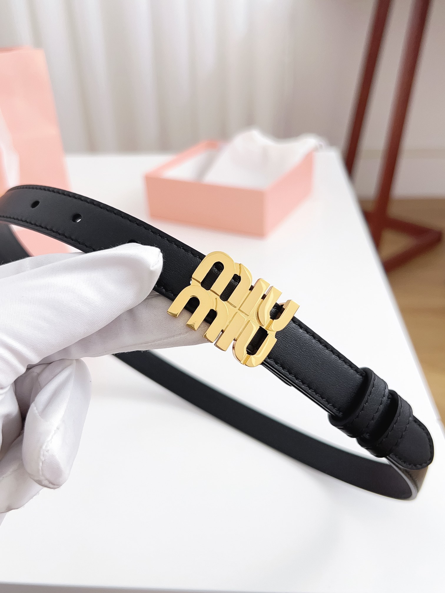 High-End Fashion: Original Leather Accessories with Gold Buttons and Fine Craftsmanship - 图片 8
