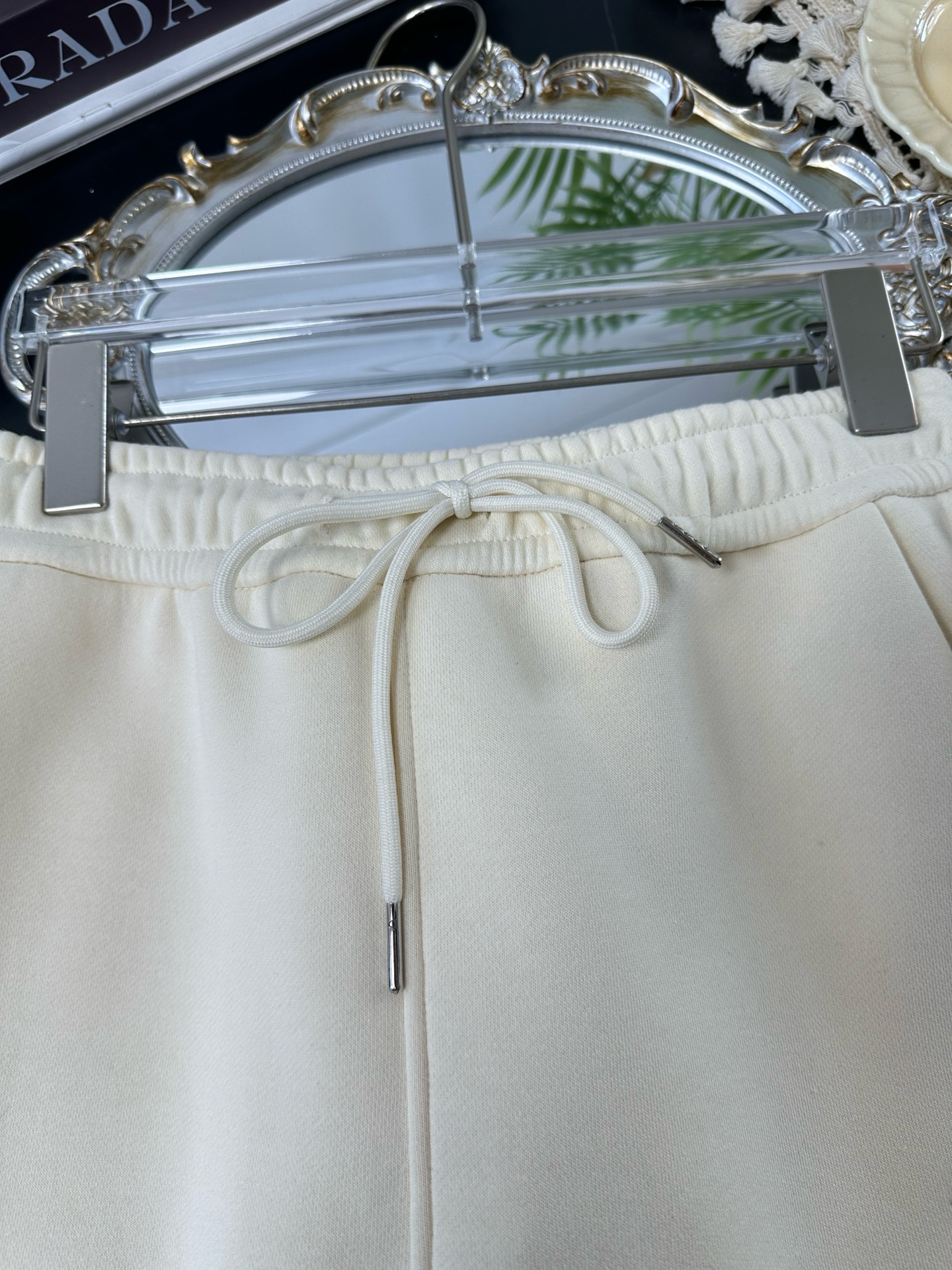 “High-End Women’s Suit with 24-Scrambling Upgrade for Fall: Thick Fabric, Embroidery, Velvet Interior” - 图片 3