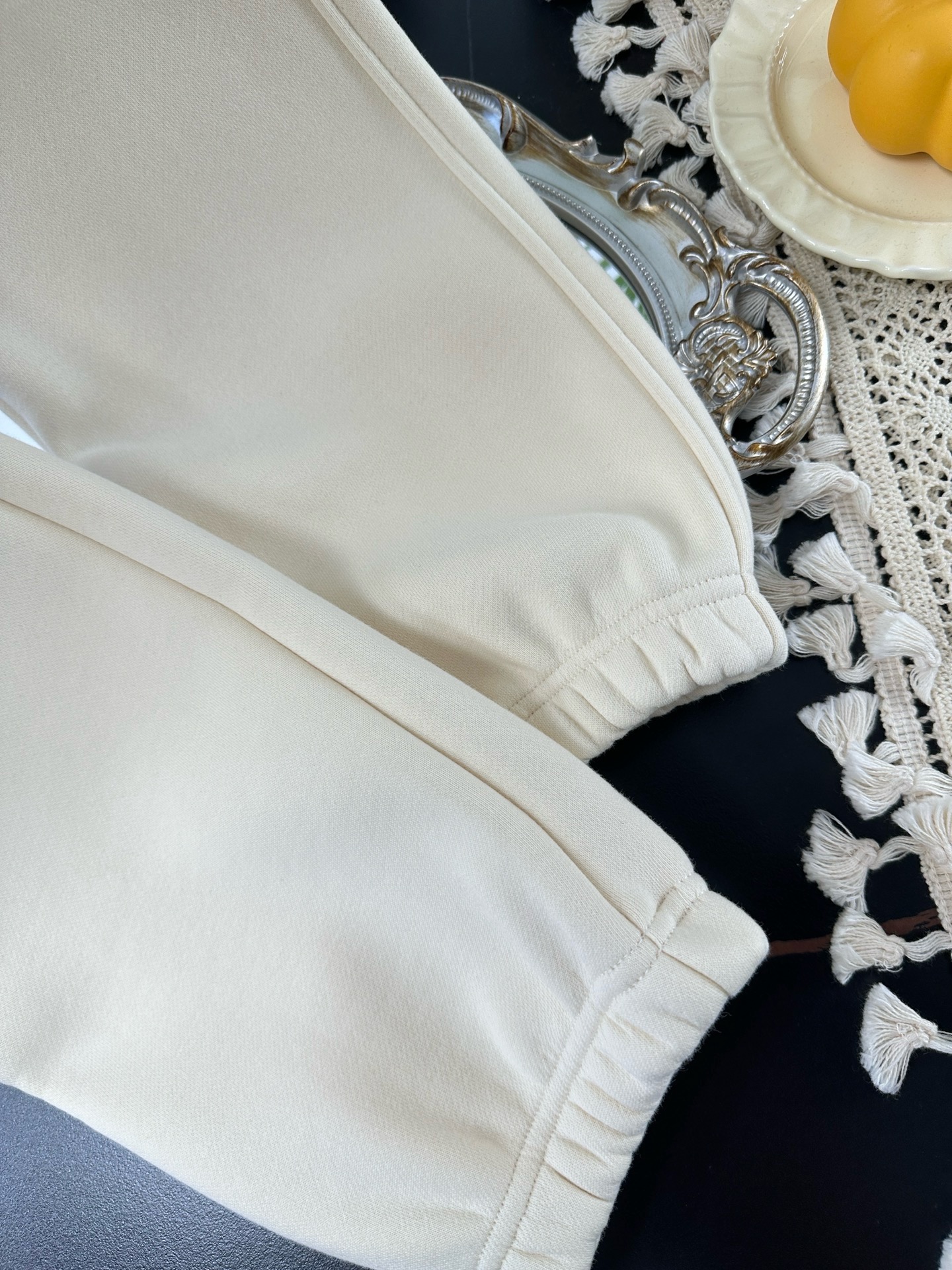 “High-End Women’s Suit with 24-Scrambling Upgrade for Fall: Thick Fabric, Embroidery, Velvet Interior” - 图片 5